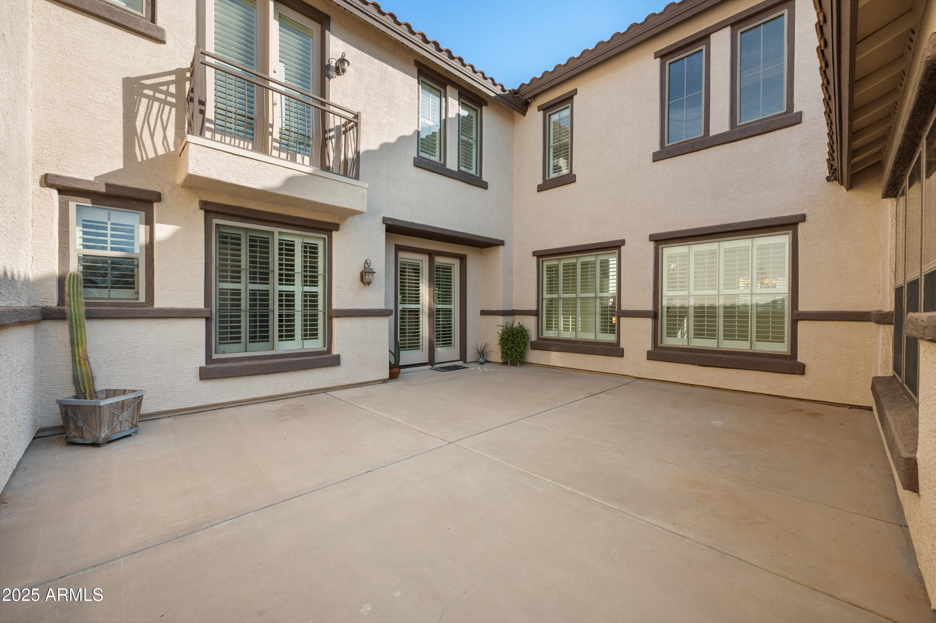 40213 N NOBLE HAWK Court