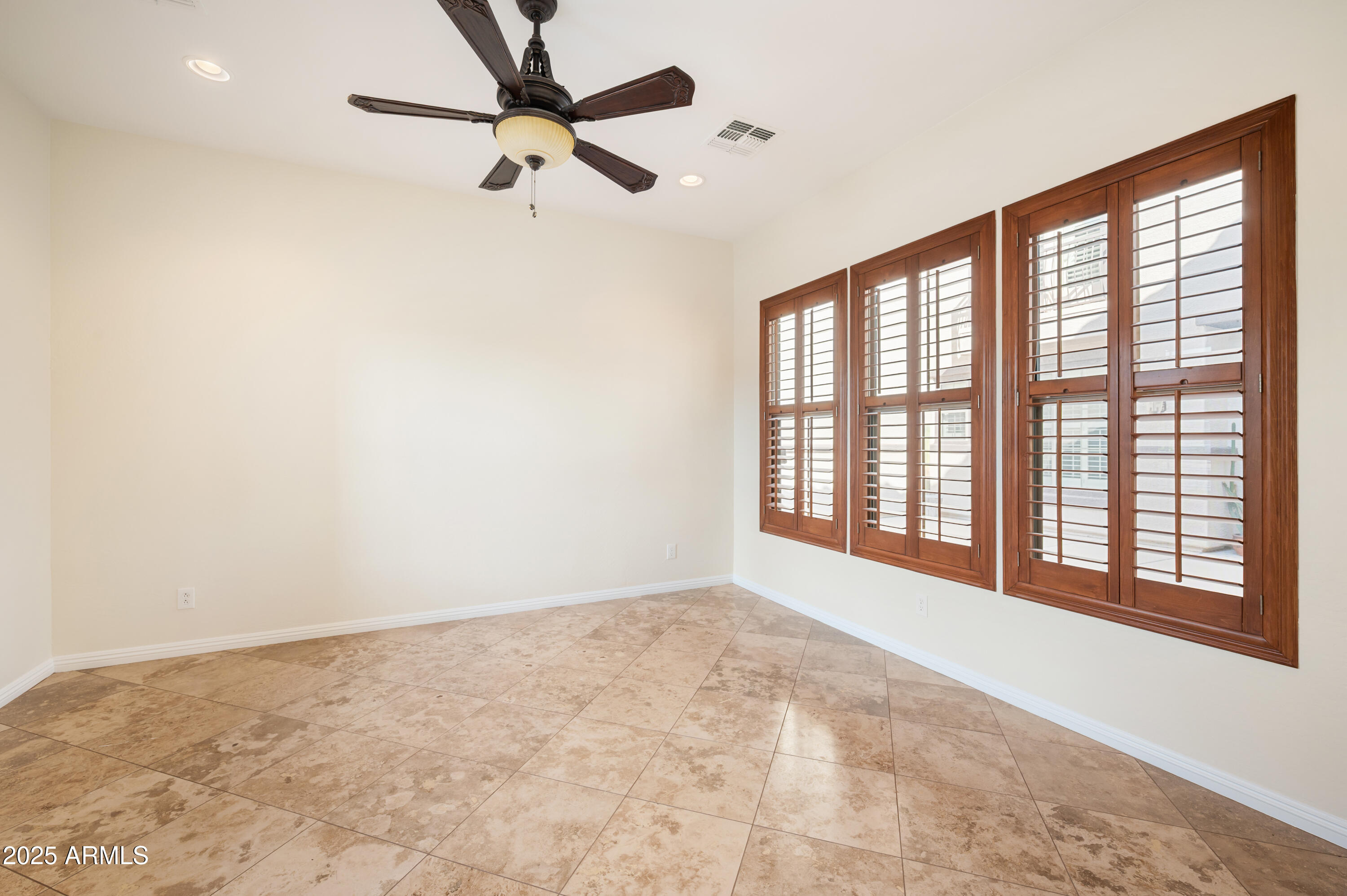 40213 N NOBLE HAWK Court