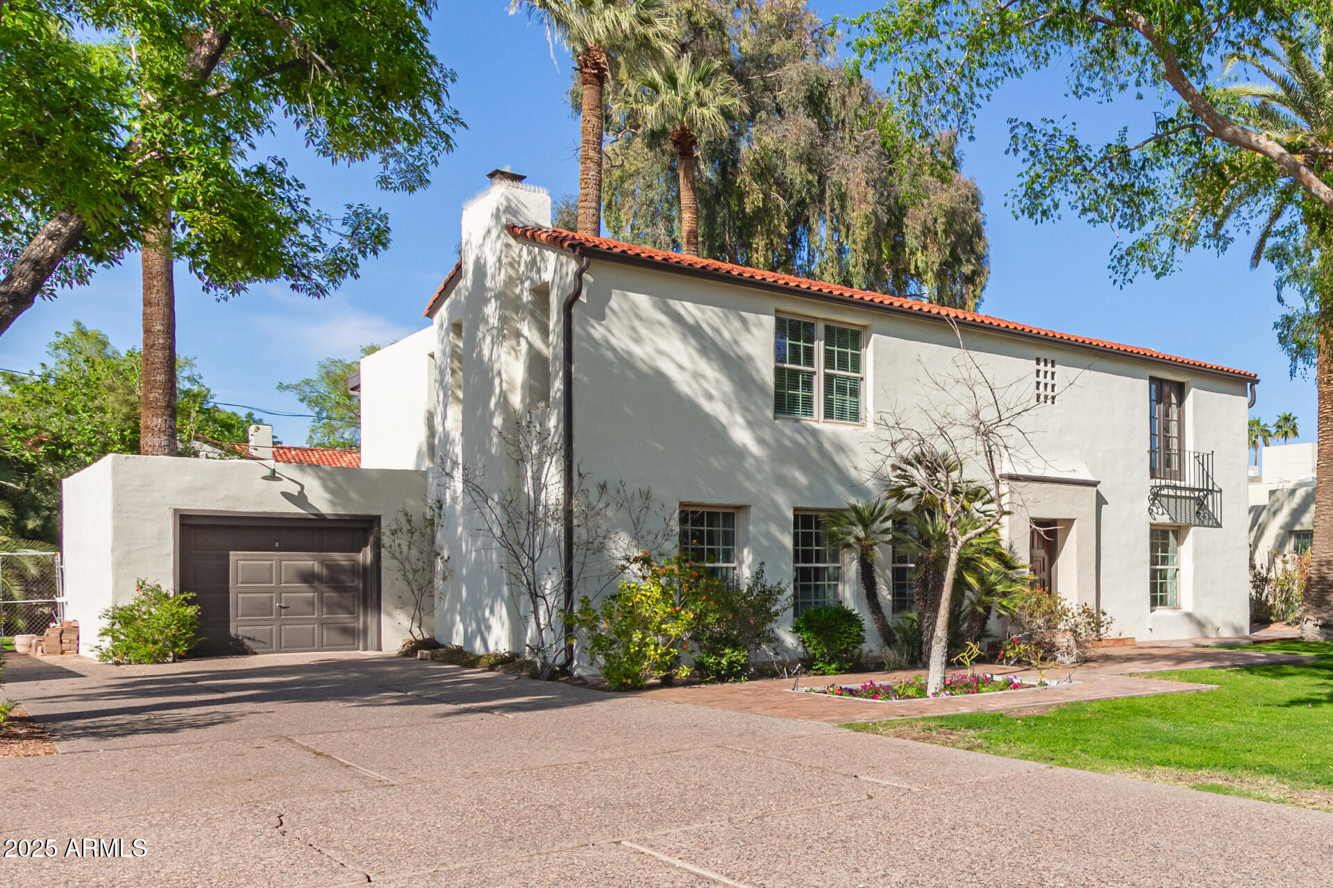 374 E VERDE Lane