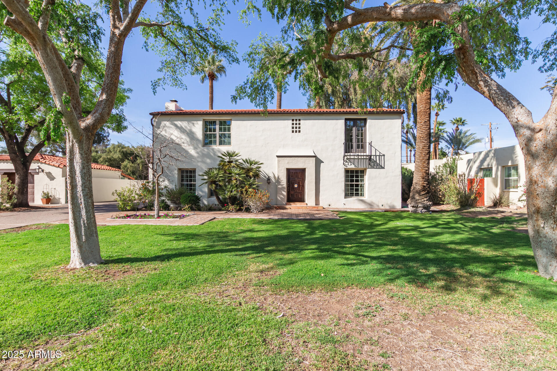 374 E VERDE Lane