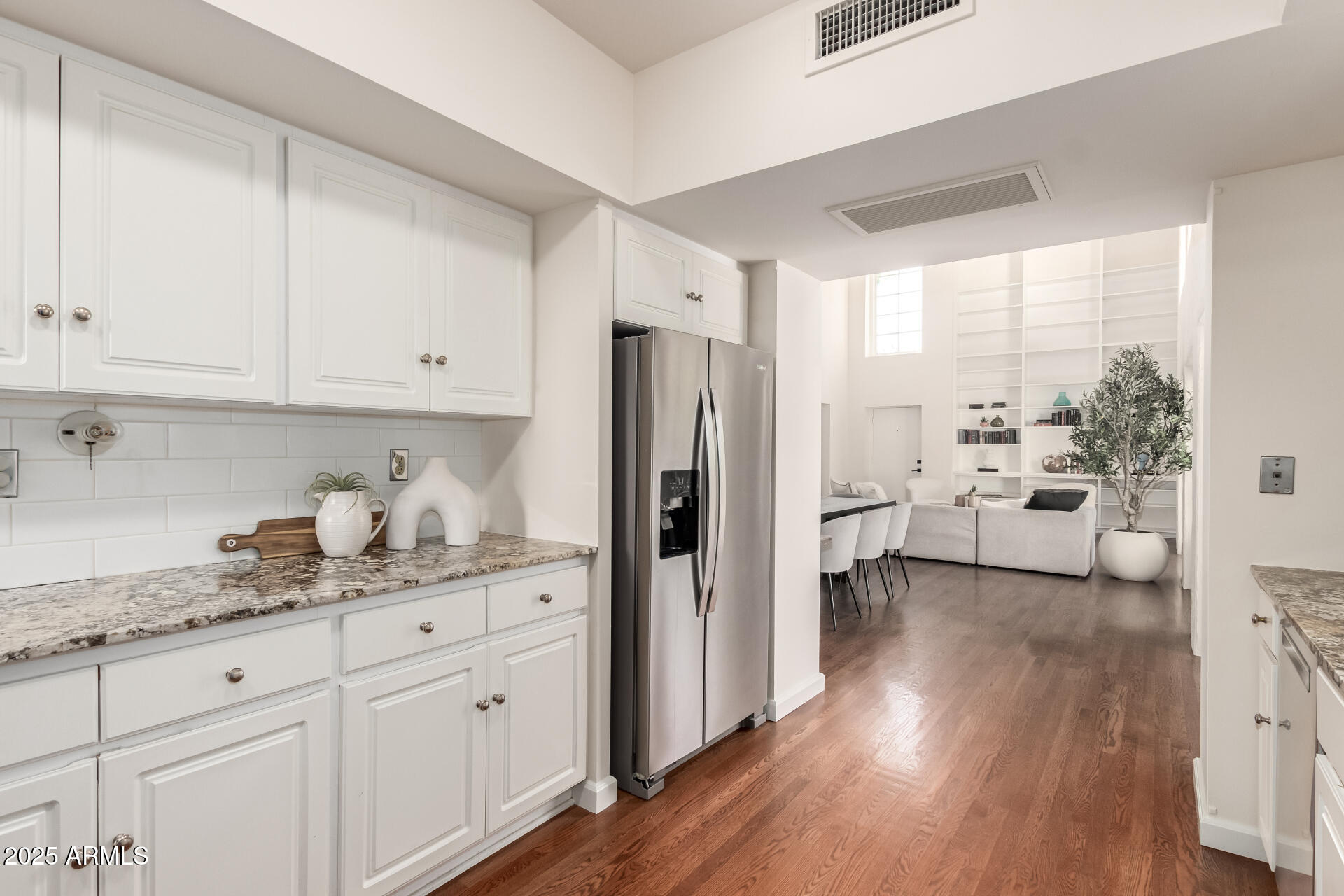 374 E VERDE Lane