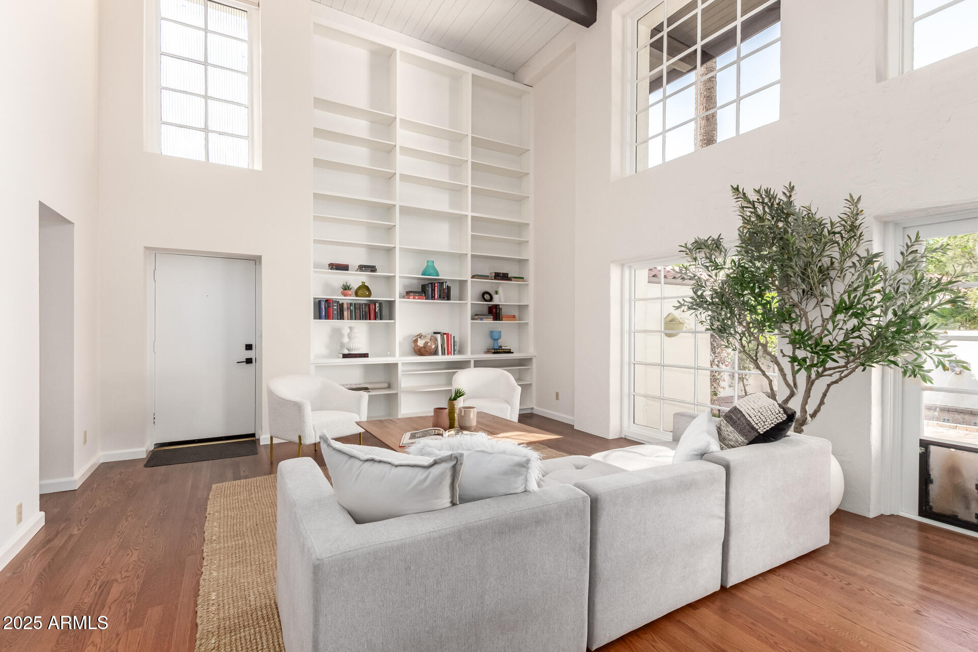 374 E VERDE Lane