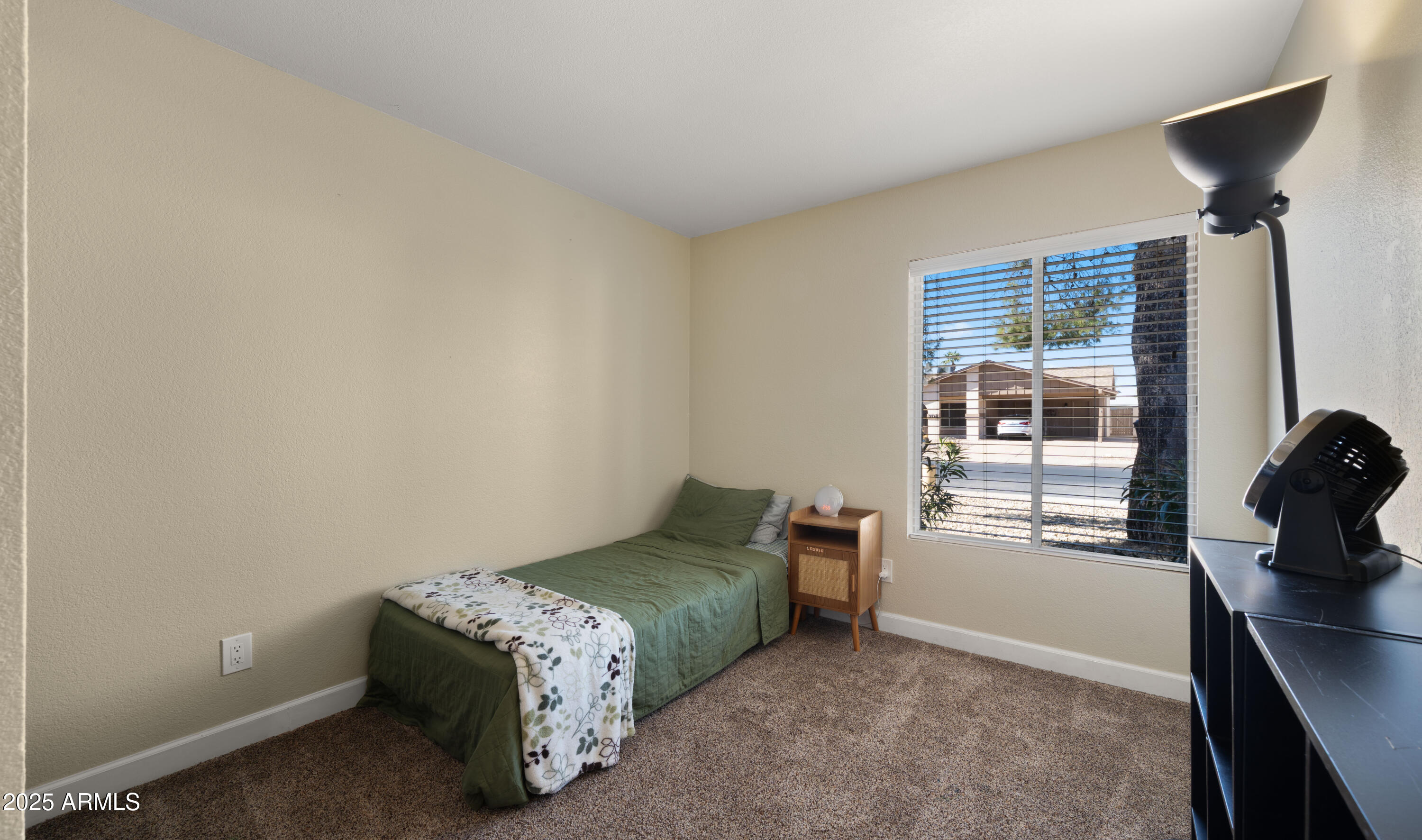 703 W POSADA Avenue
