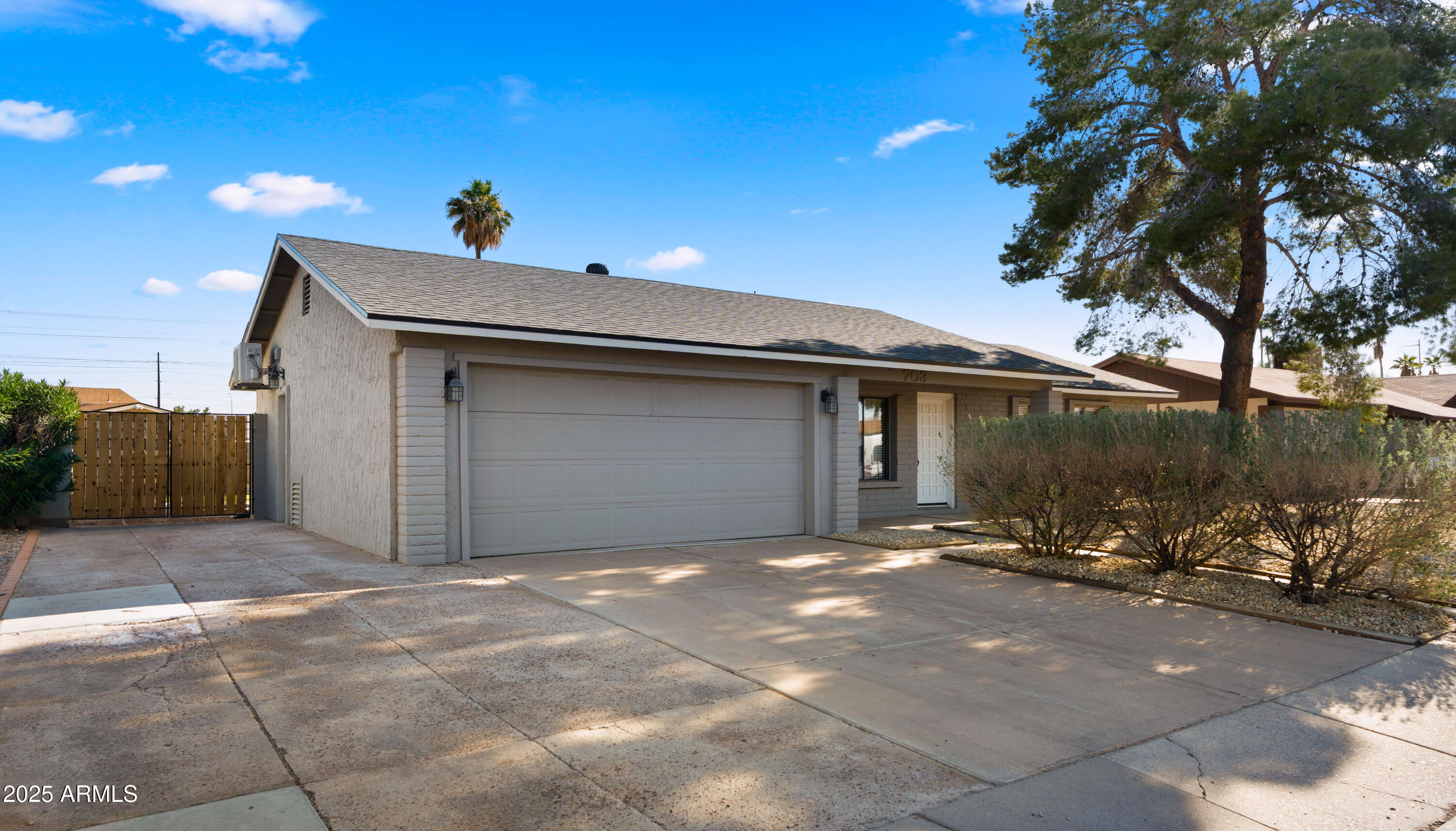 703 W POSADA Avenue