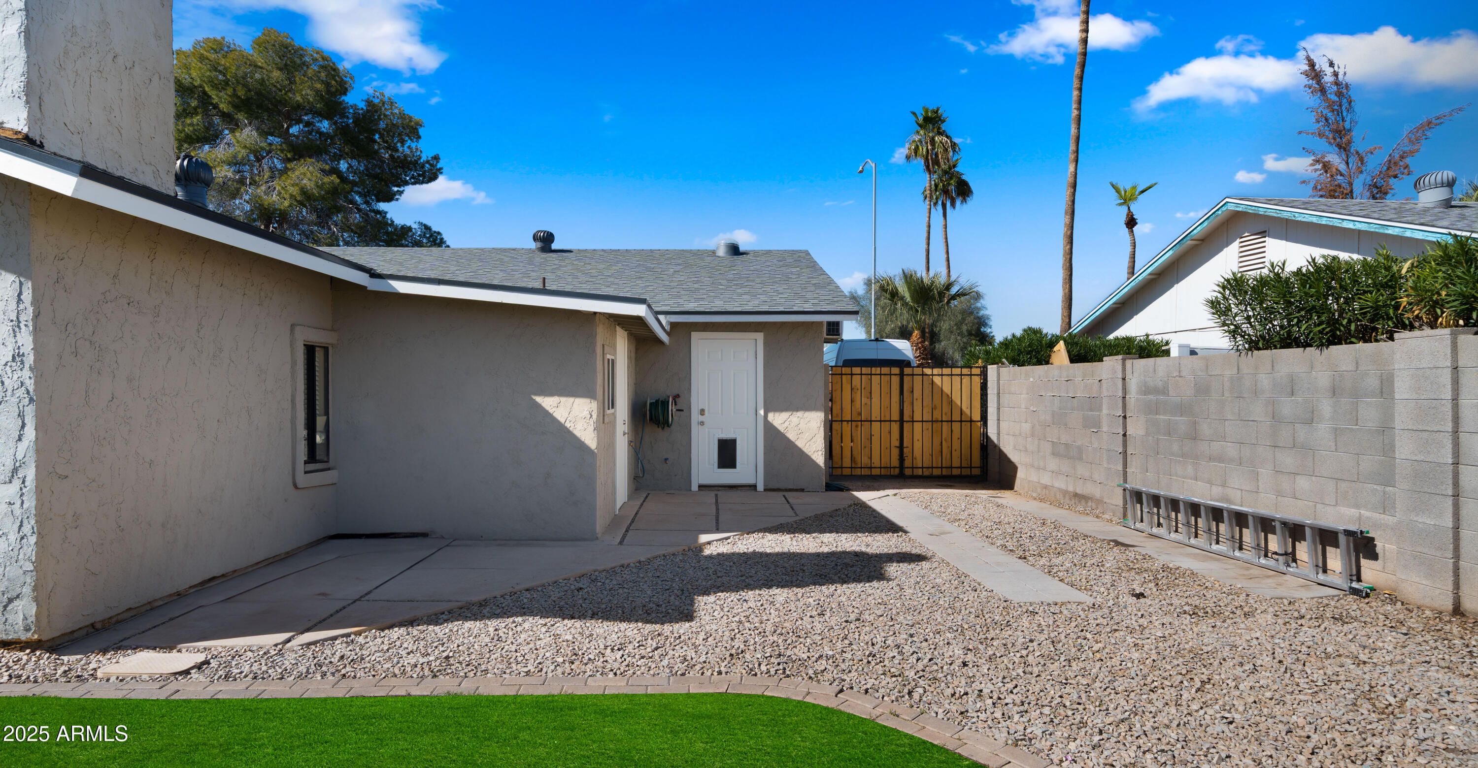 703 W POSADA Avenue