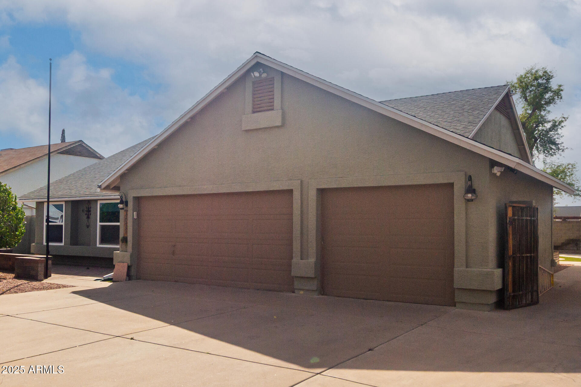3033 E Laurel Street