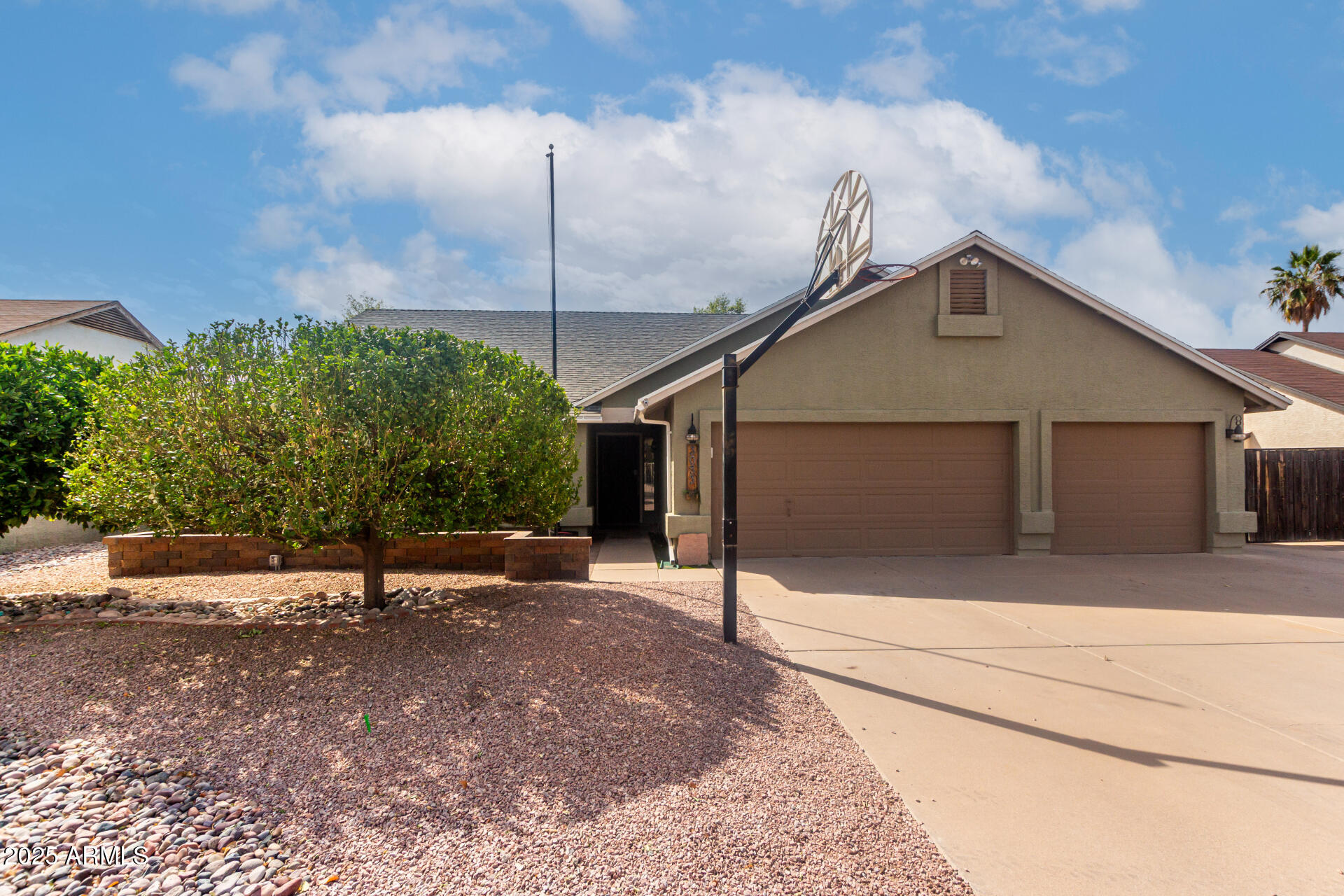 3033 E Laurel Street