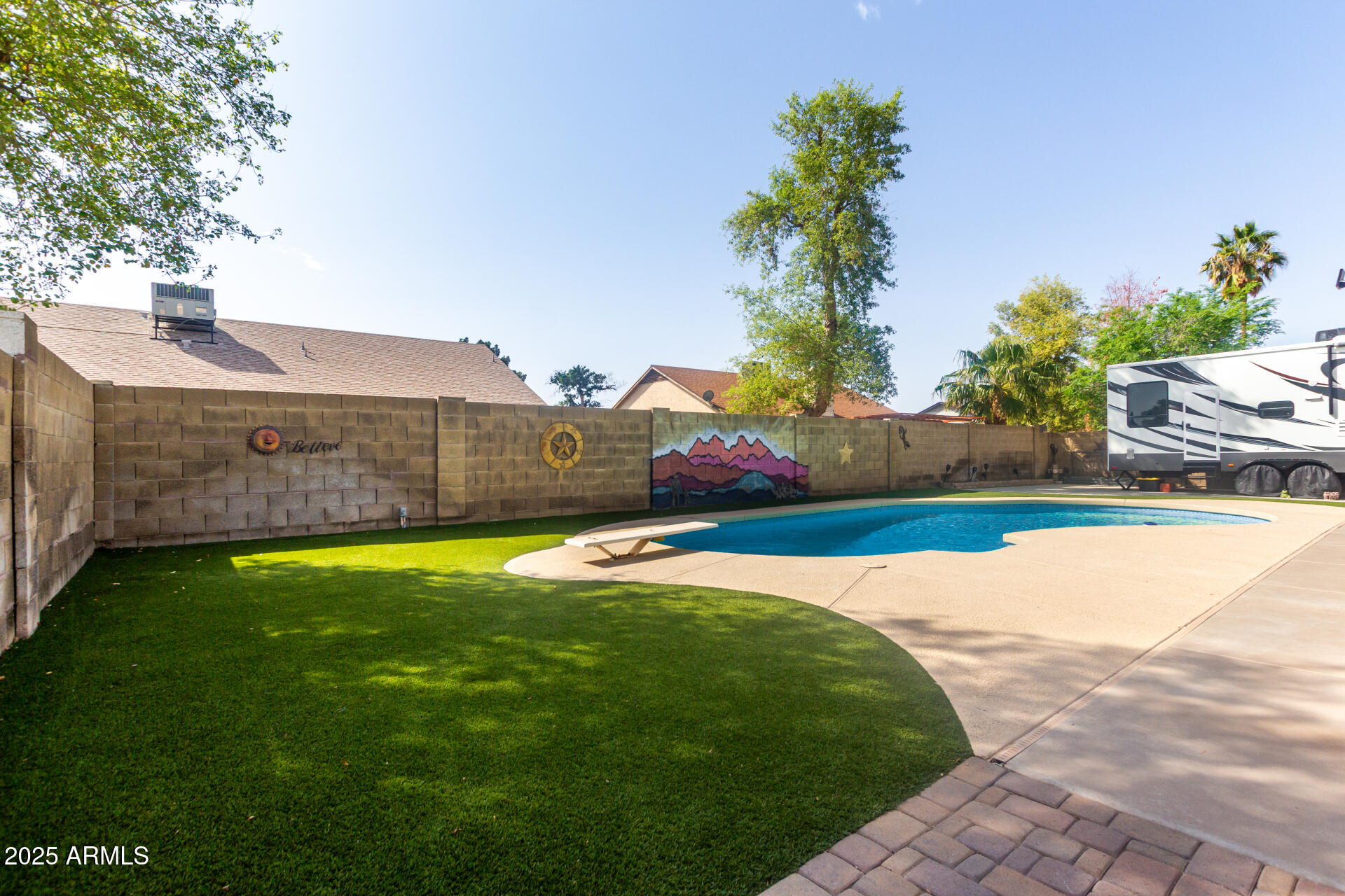 3033 E Laurel Street