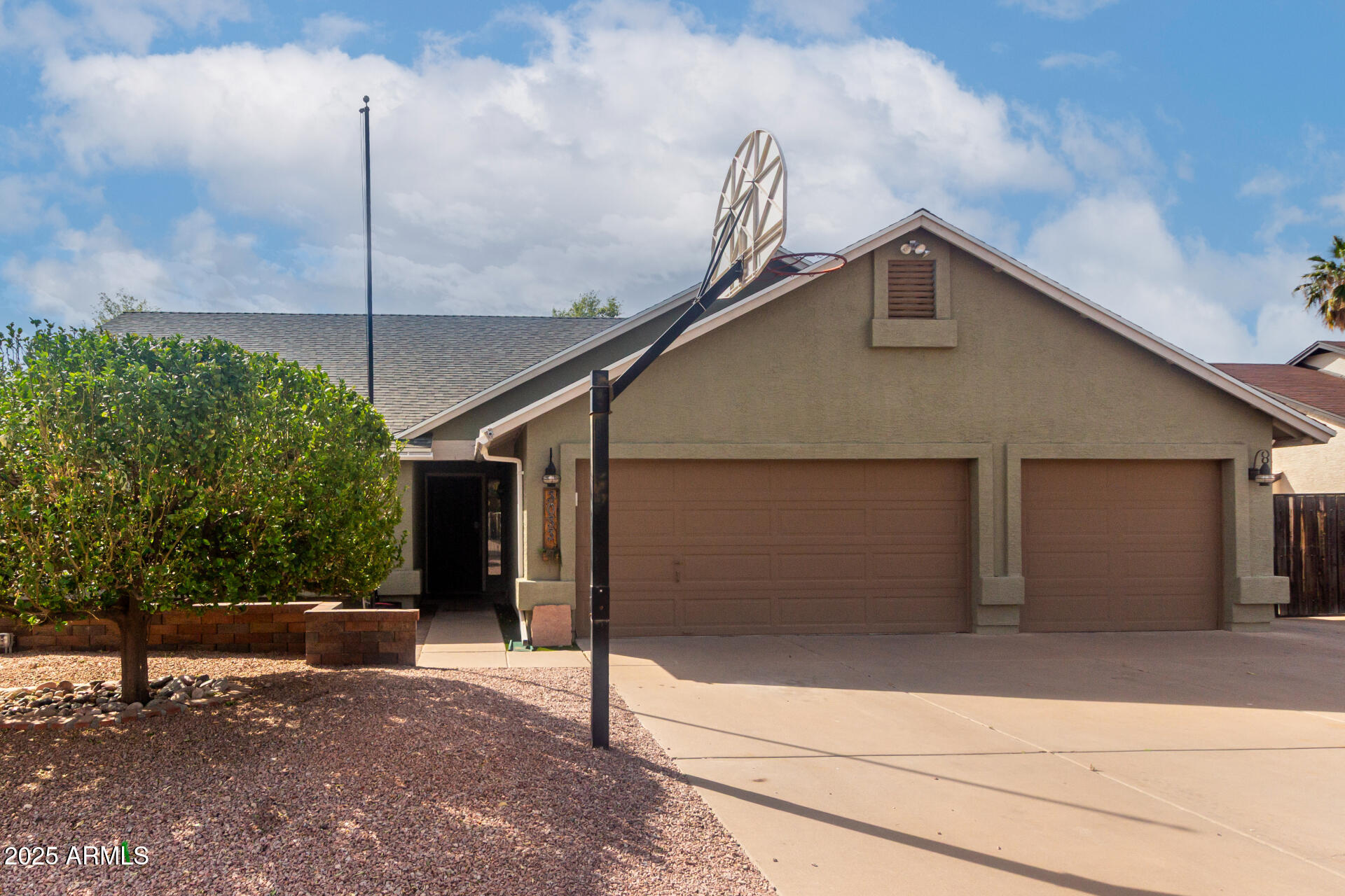 3033 E Laurel Street