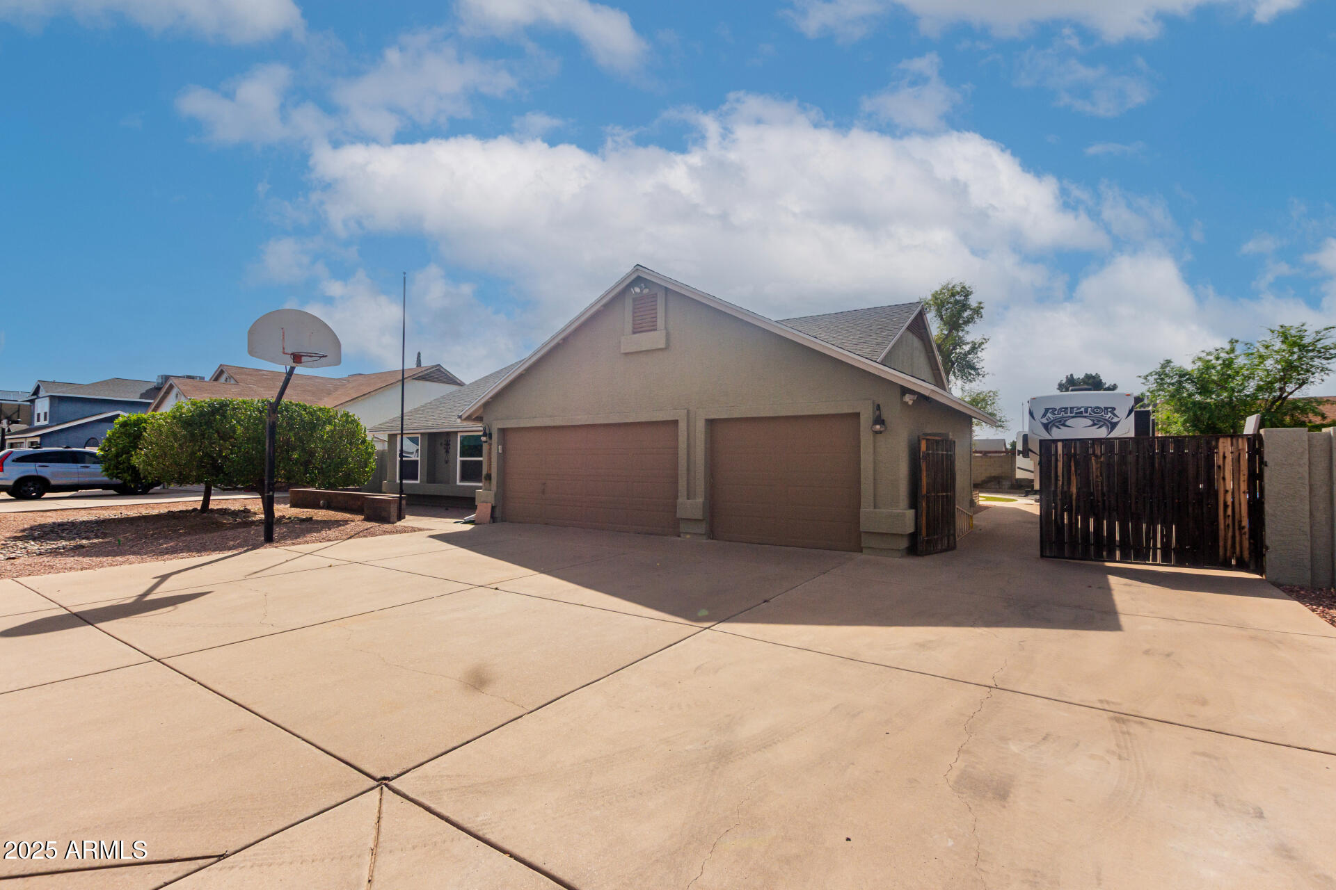 3033 E Laurel Street
