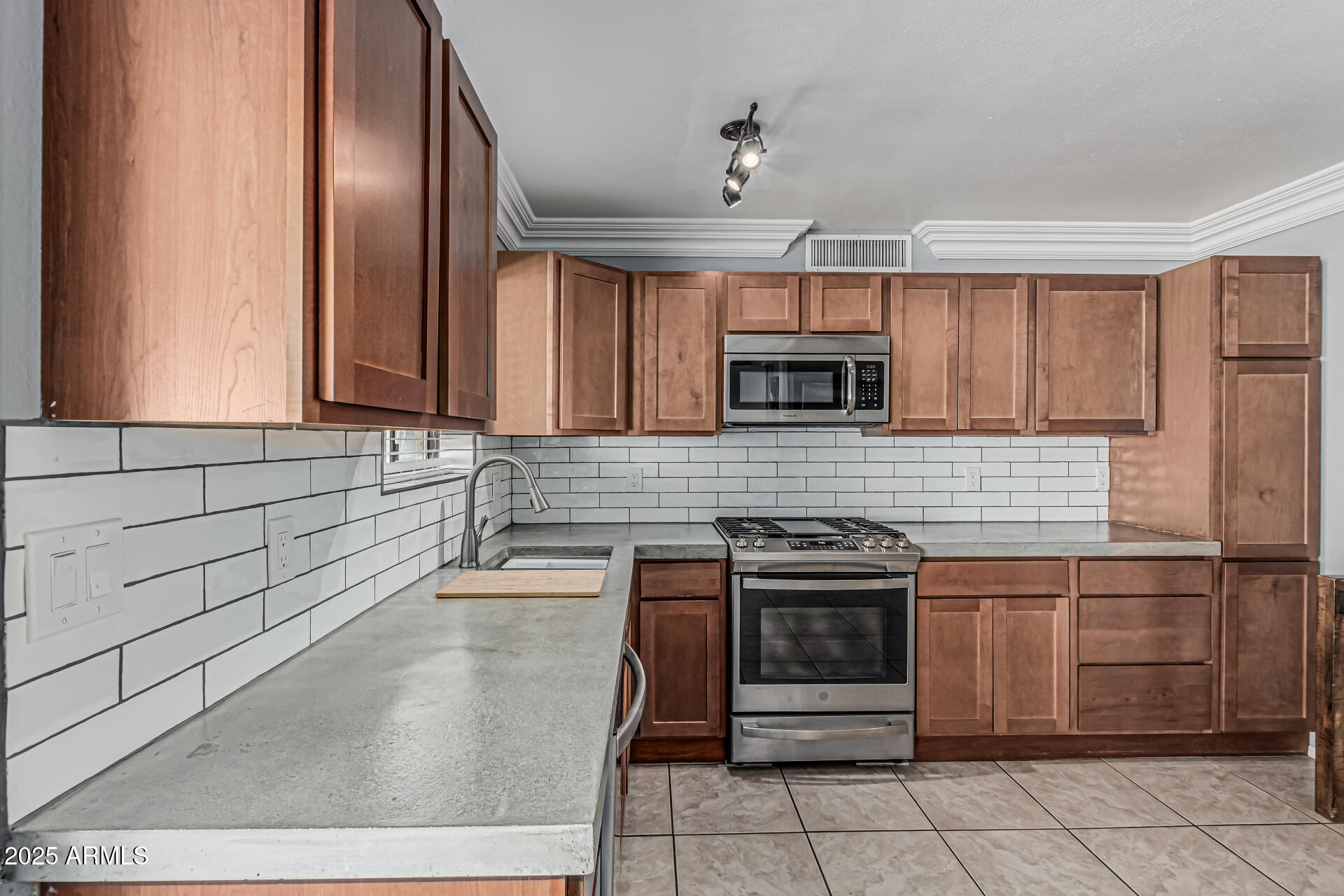 2640 E Campo Bello Drive