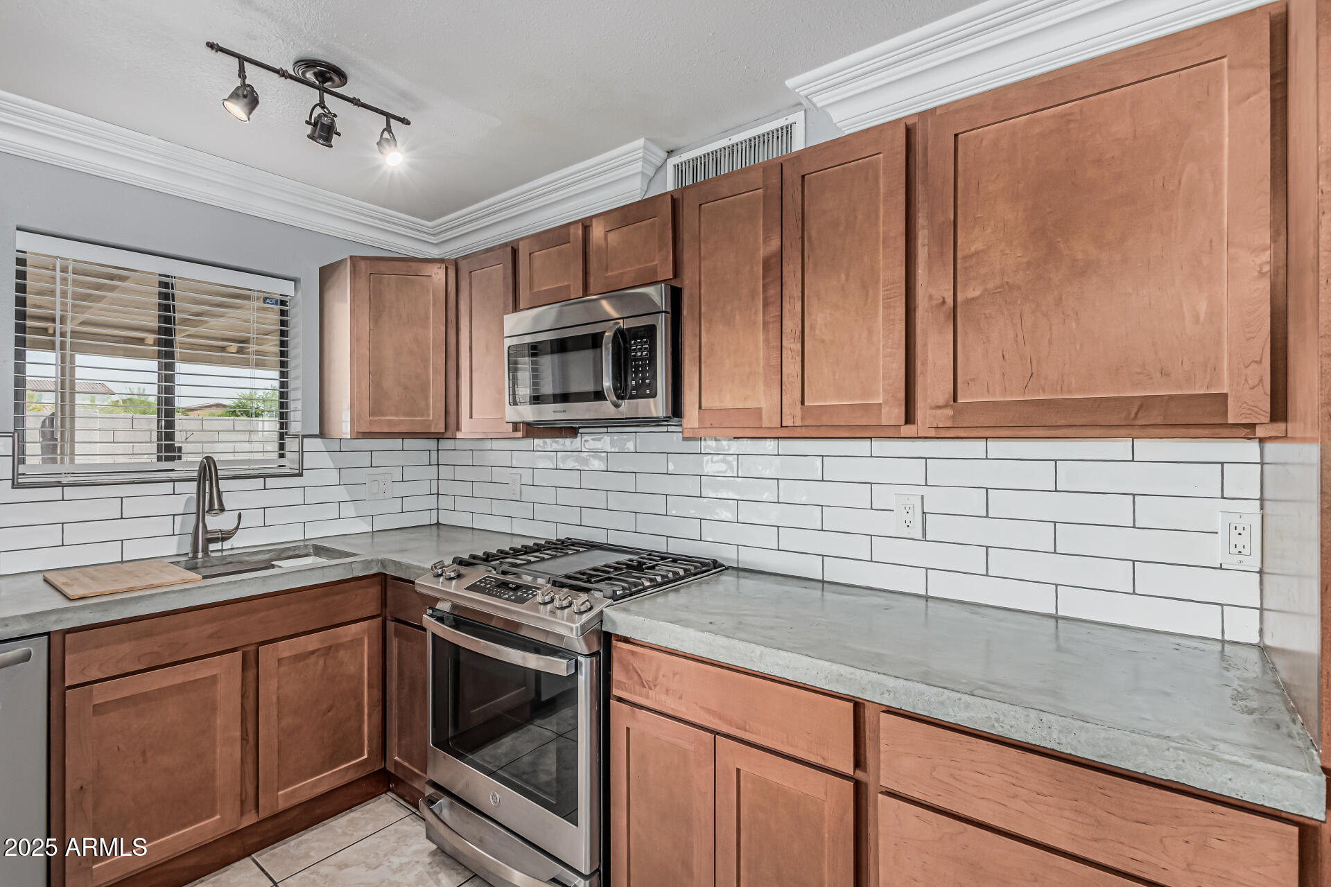 2640 E Campo Bello Drive