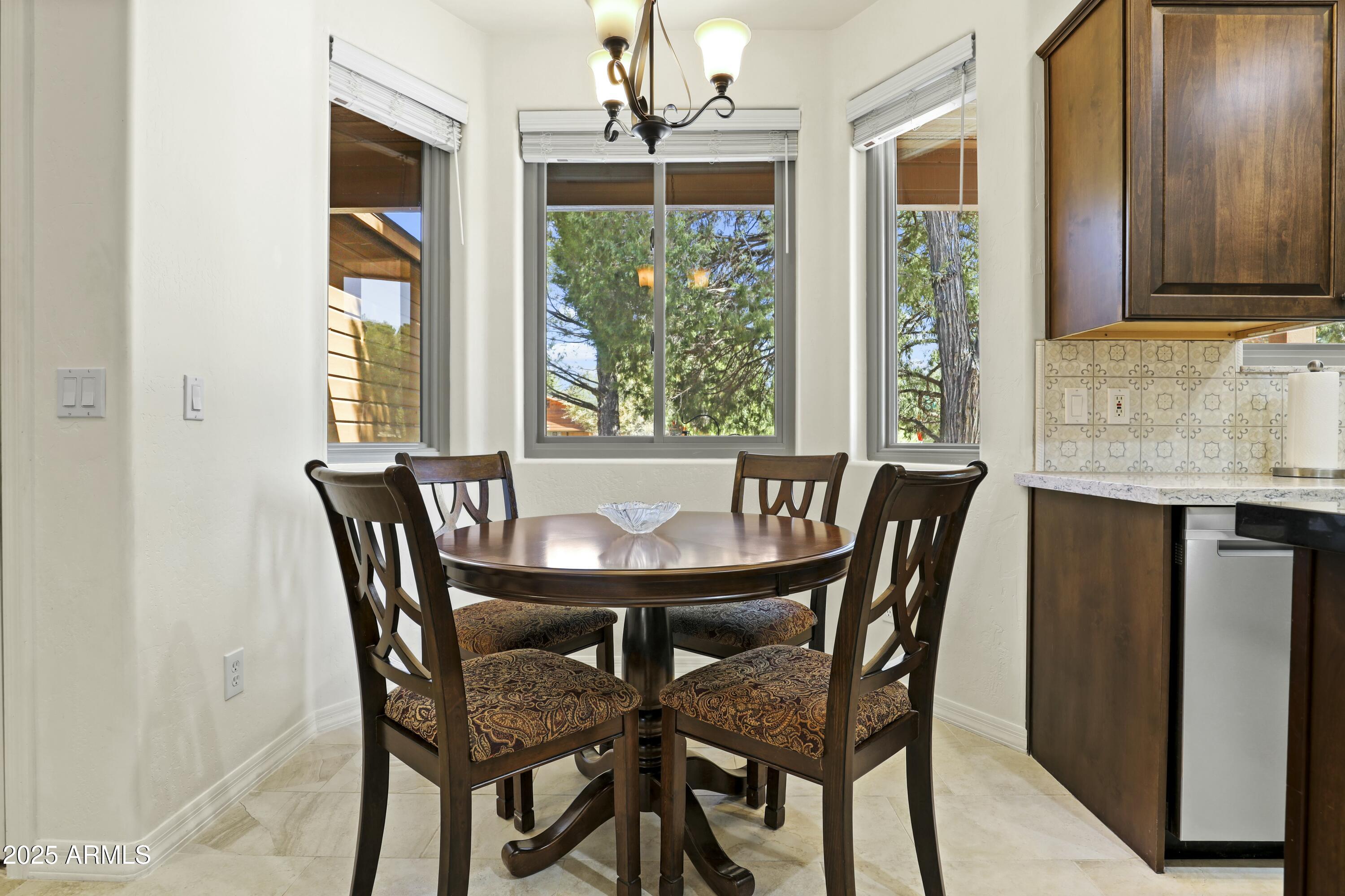 301 W CHRISTOPHER Point