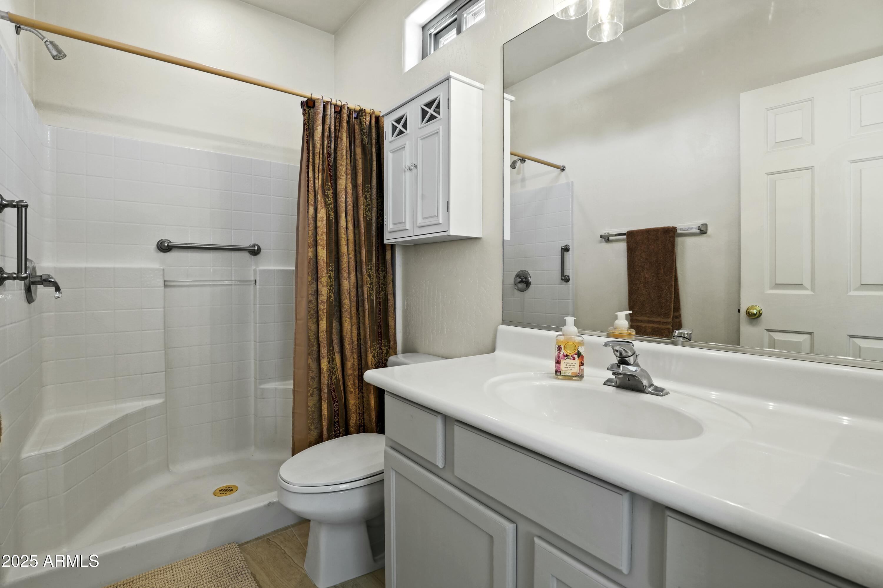 301 W CHRISTOPHER Point