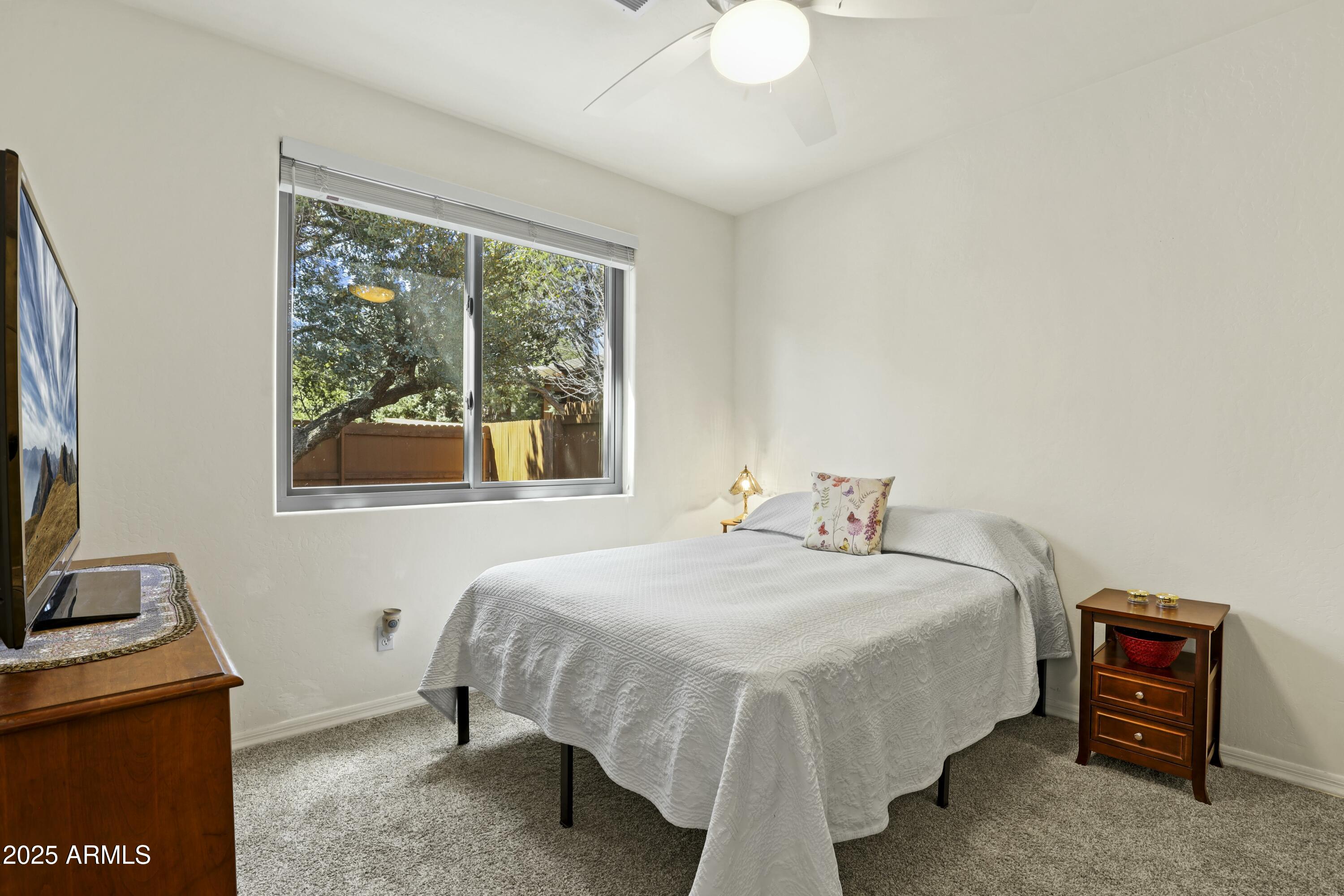 301 W CHRISTOPHER Point