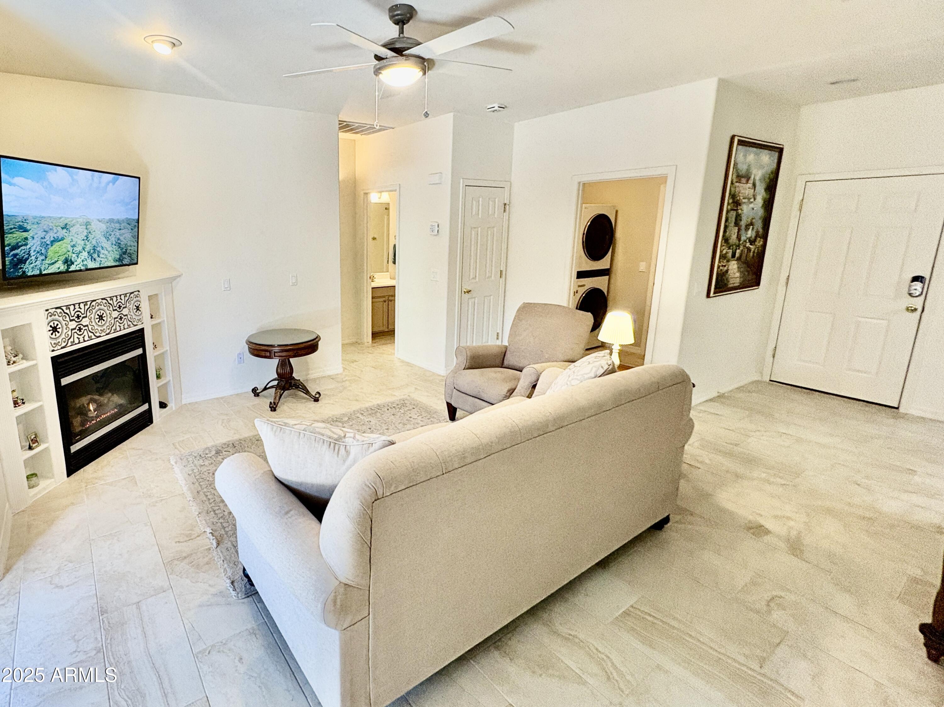 301 W CHRISTOPHER Point