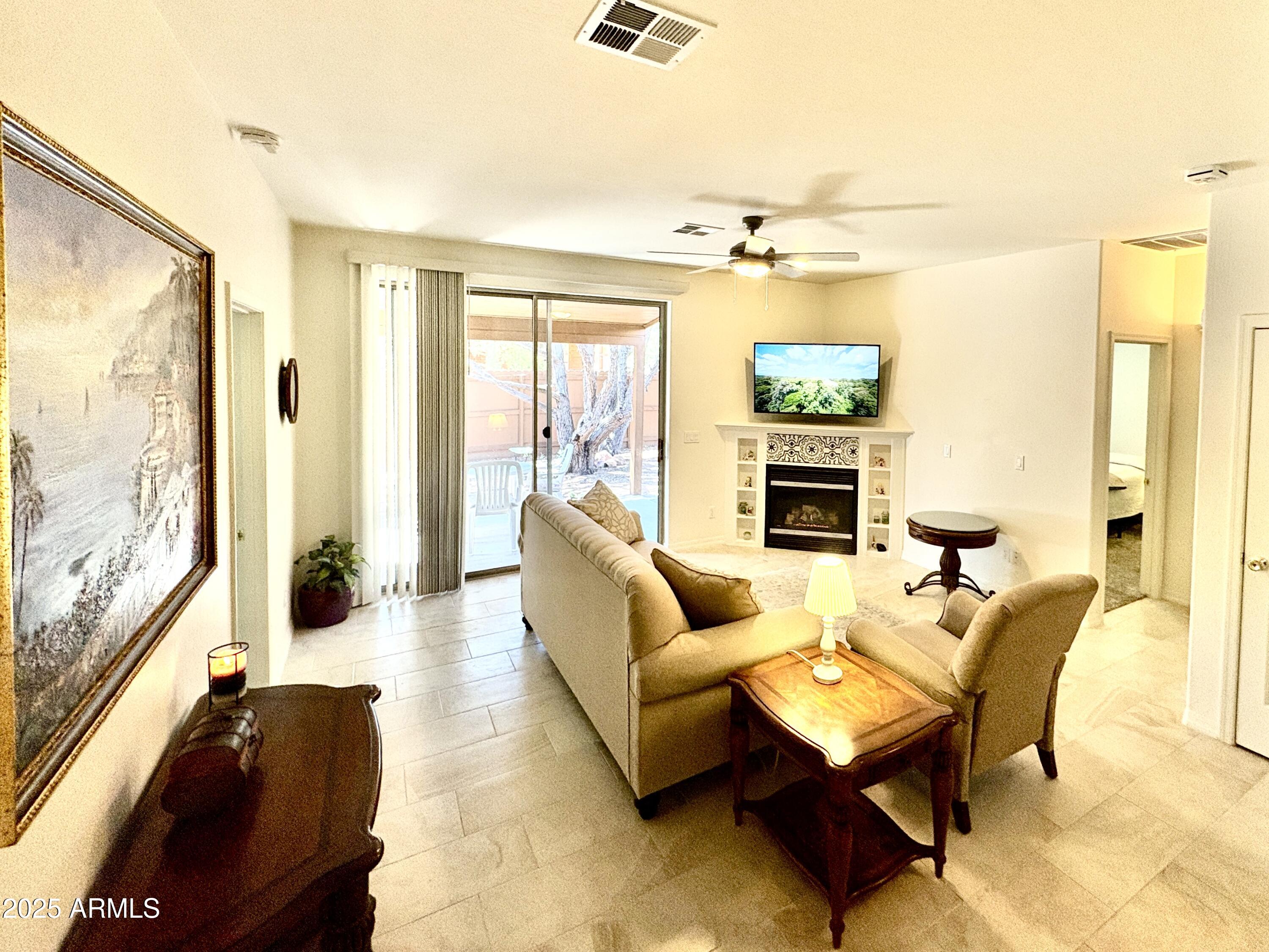 301 W CHRISTOPHER Point