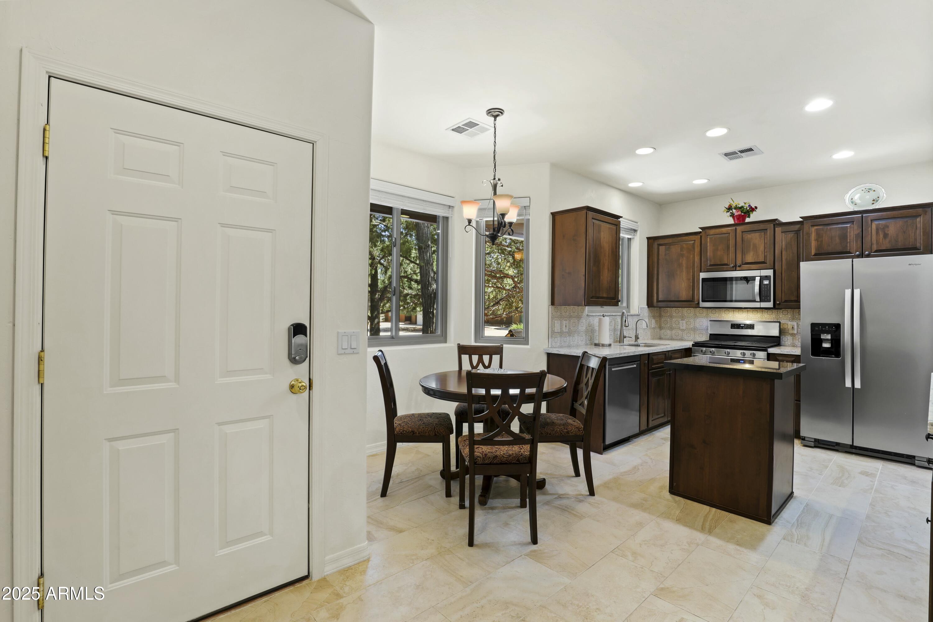 301 W CHRISTOPHER Point