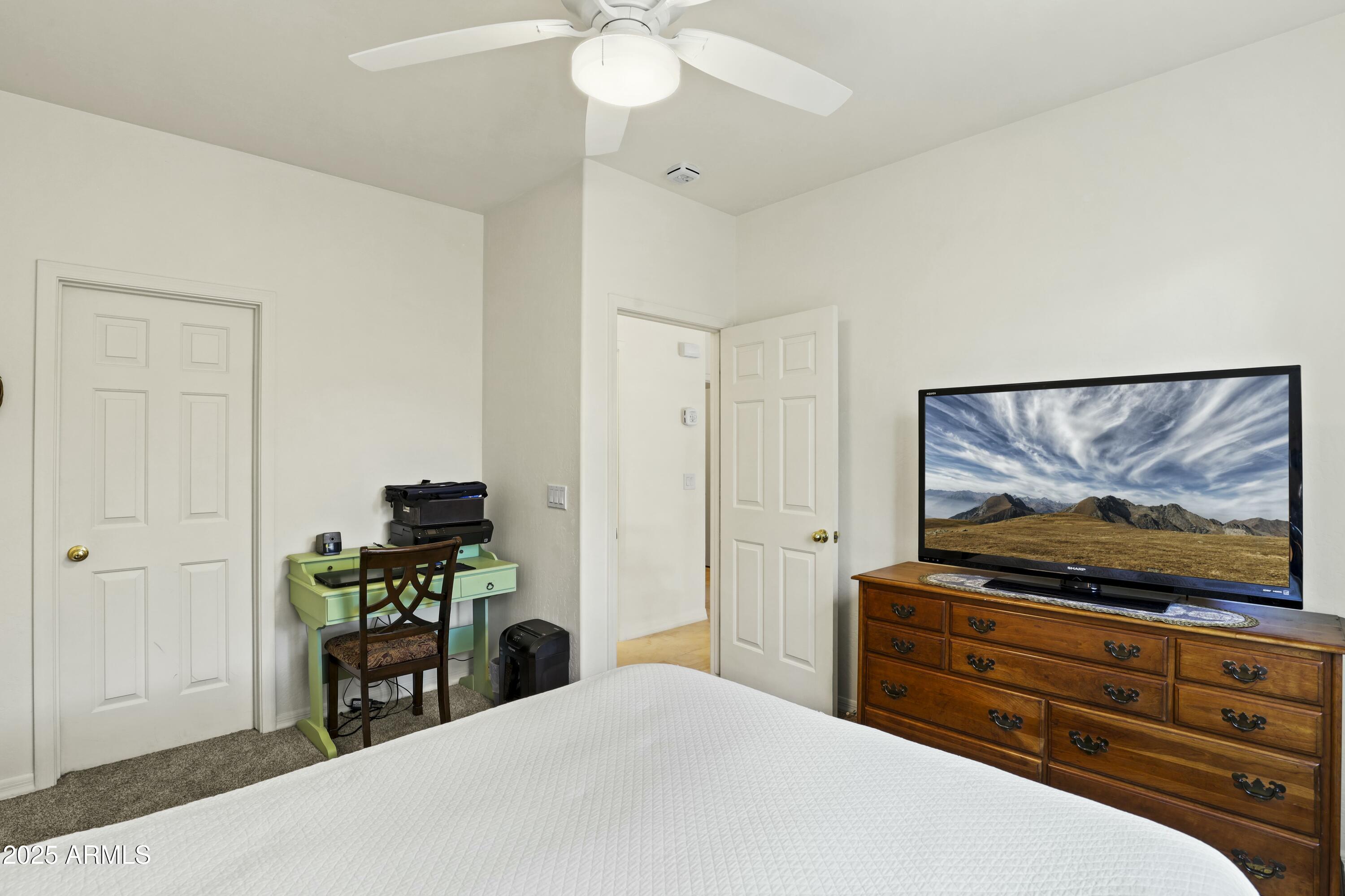 301 W CHRISTOPHER Point