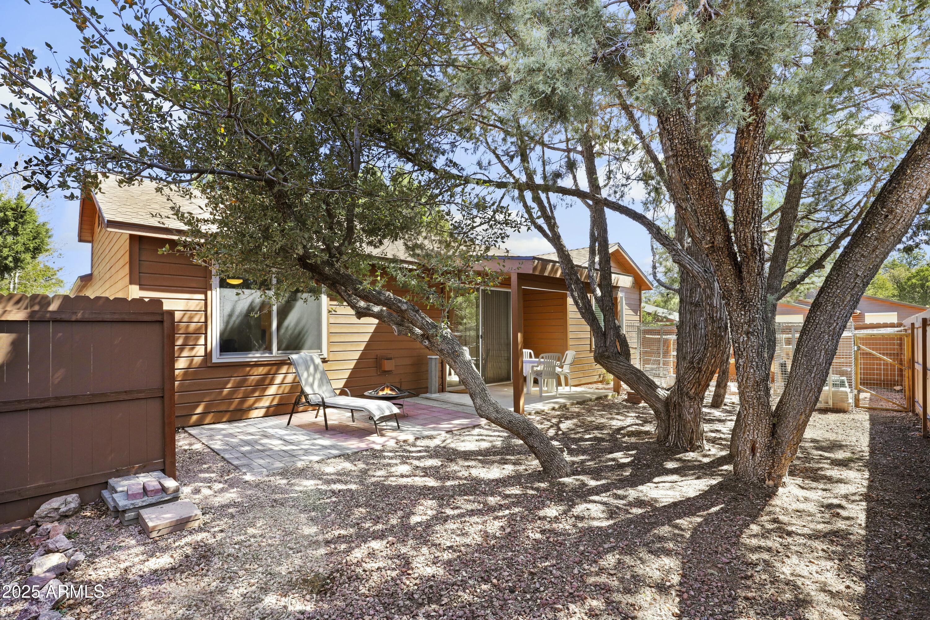 301 W CHRISTOPHER Point