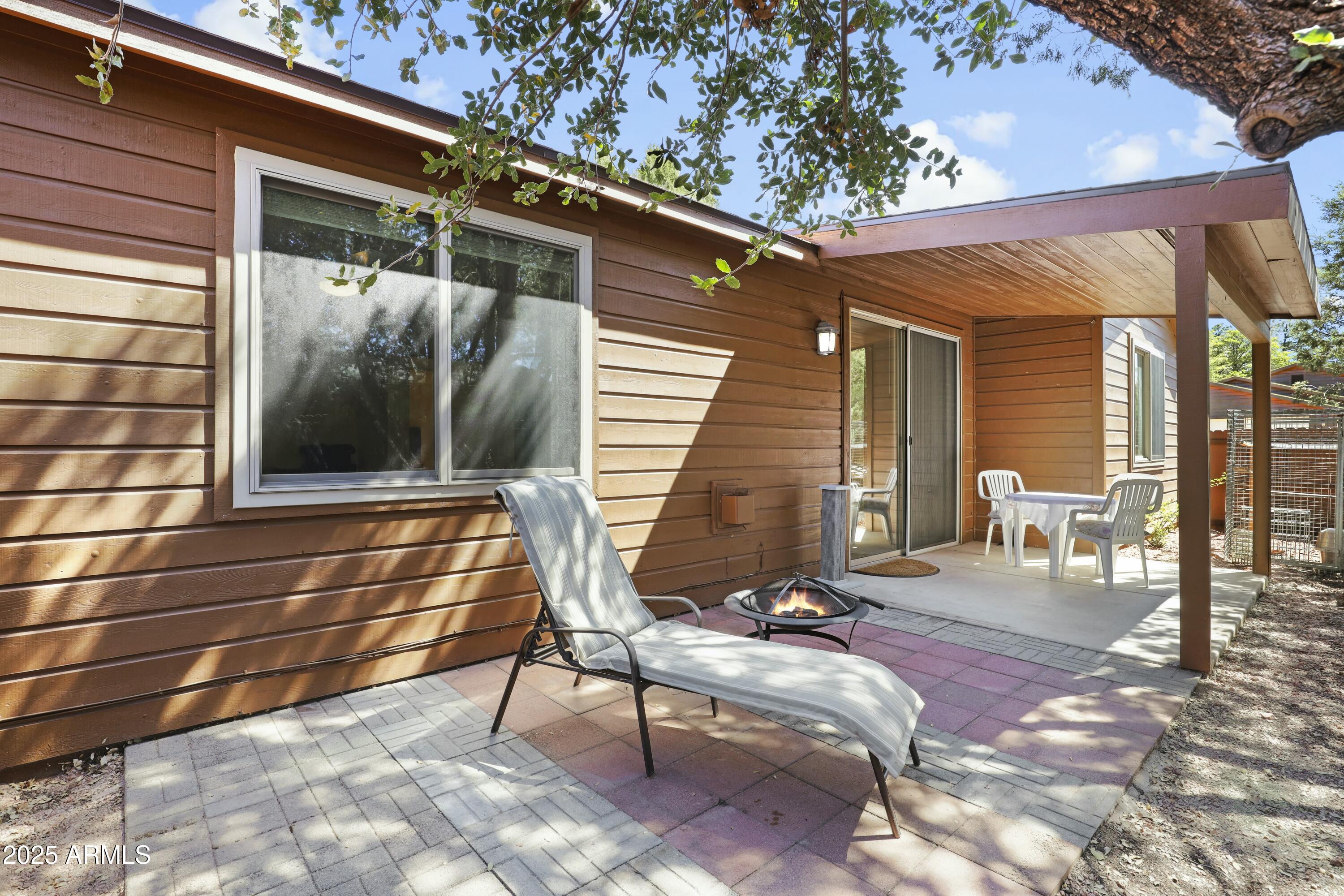 301 W CHRISTOPHER Point