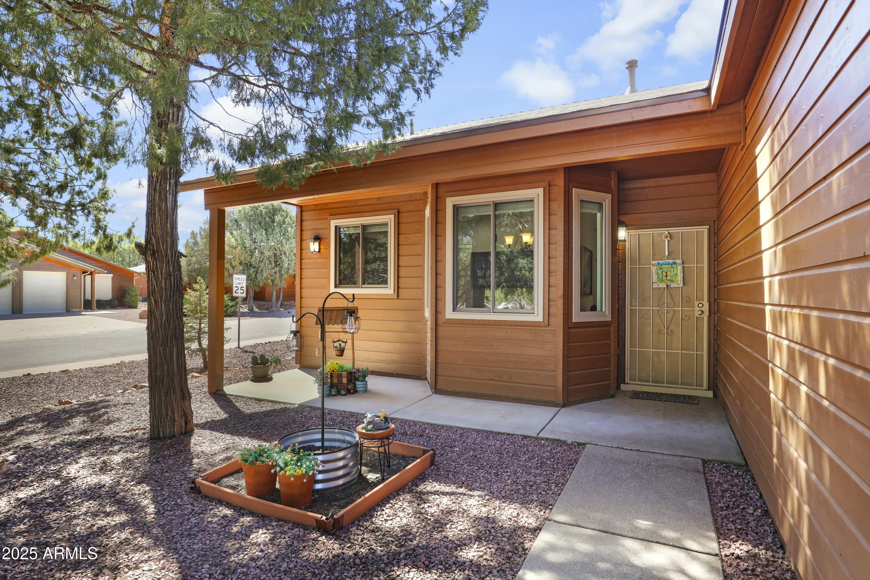 301 W CHRISTOPHER Point