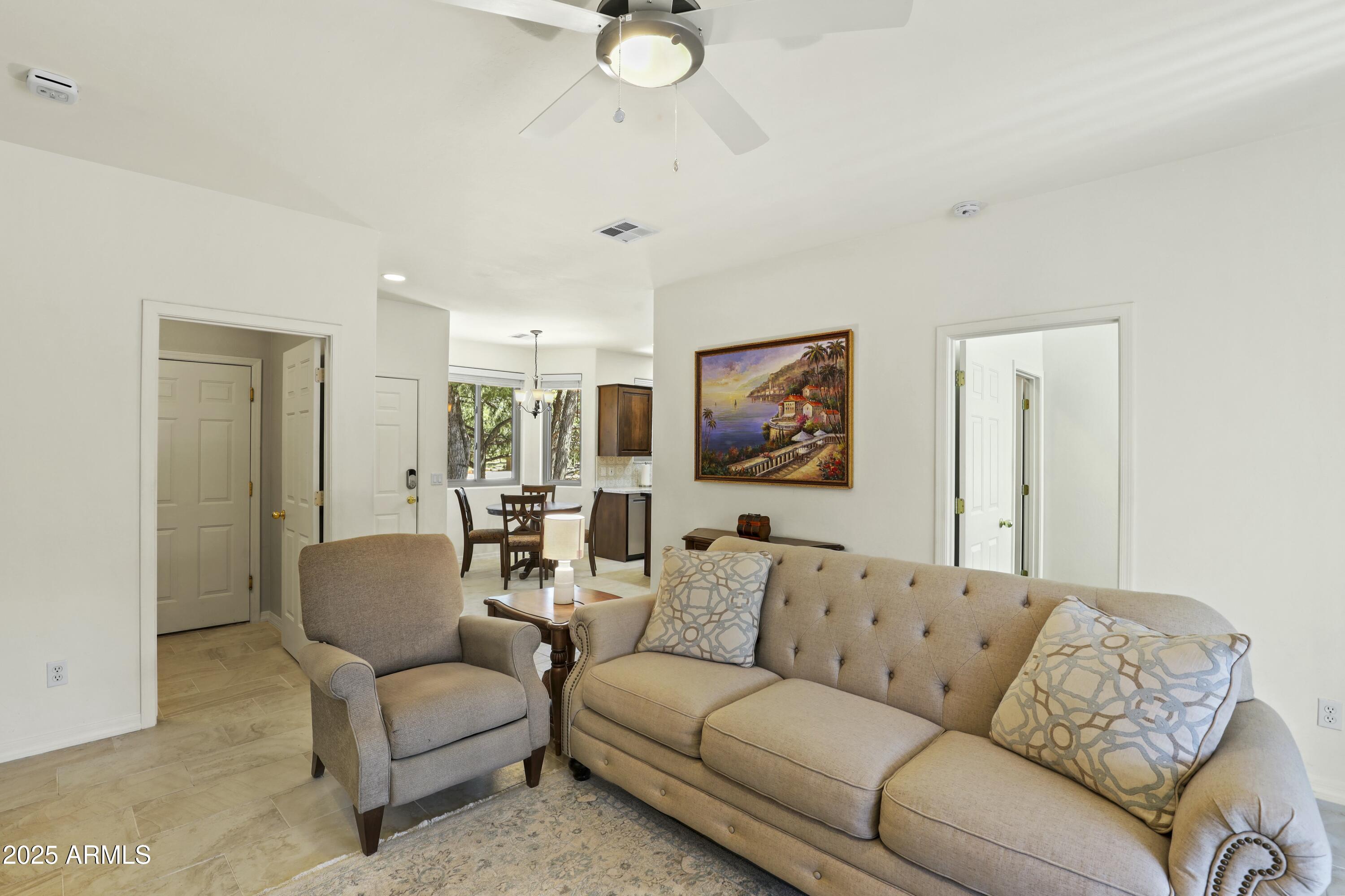 301 W CHRISTOPHER Point