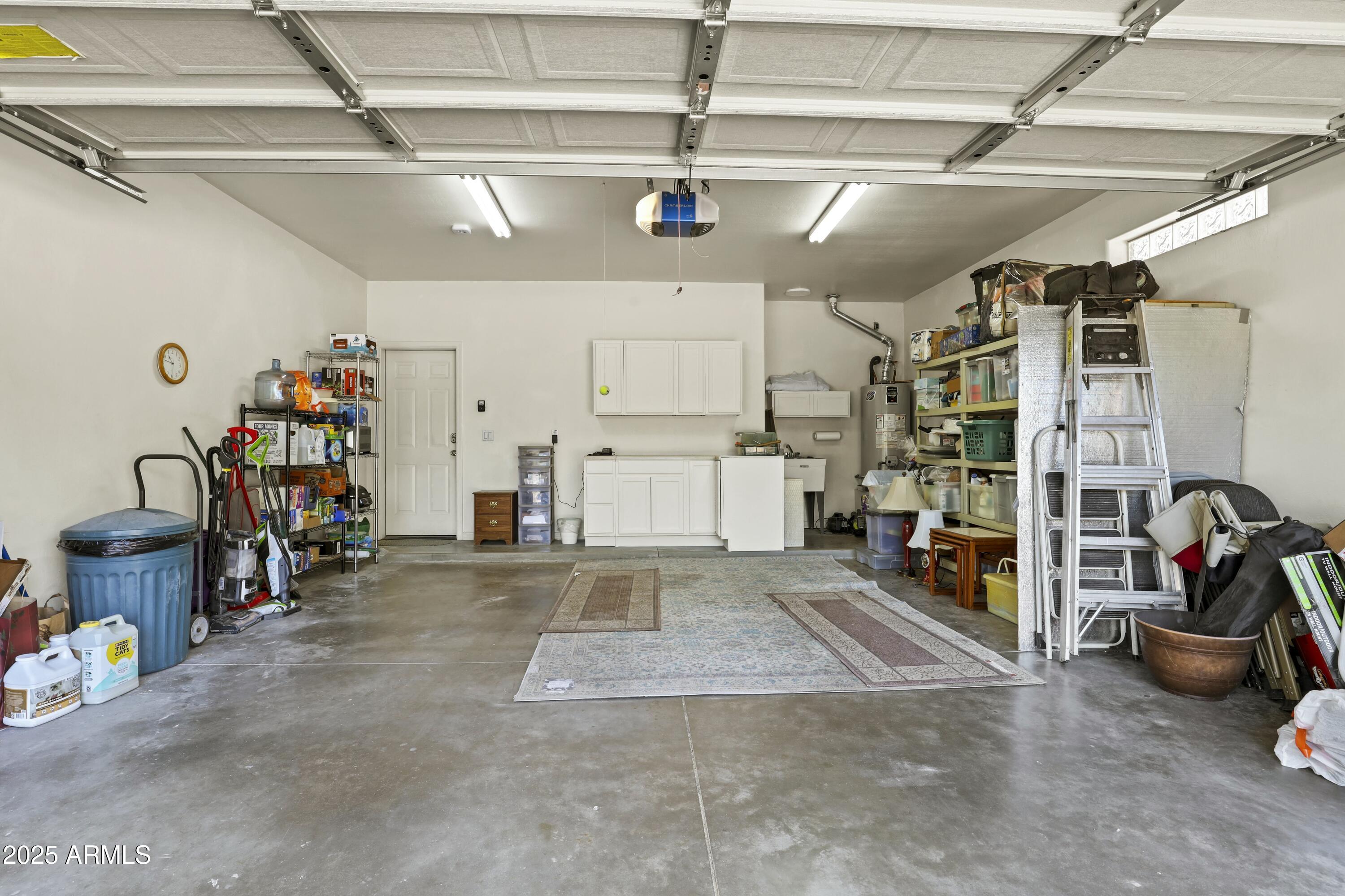301 W CHRISTOPHER Point