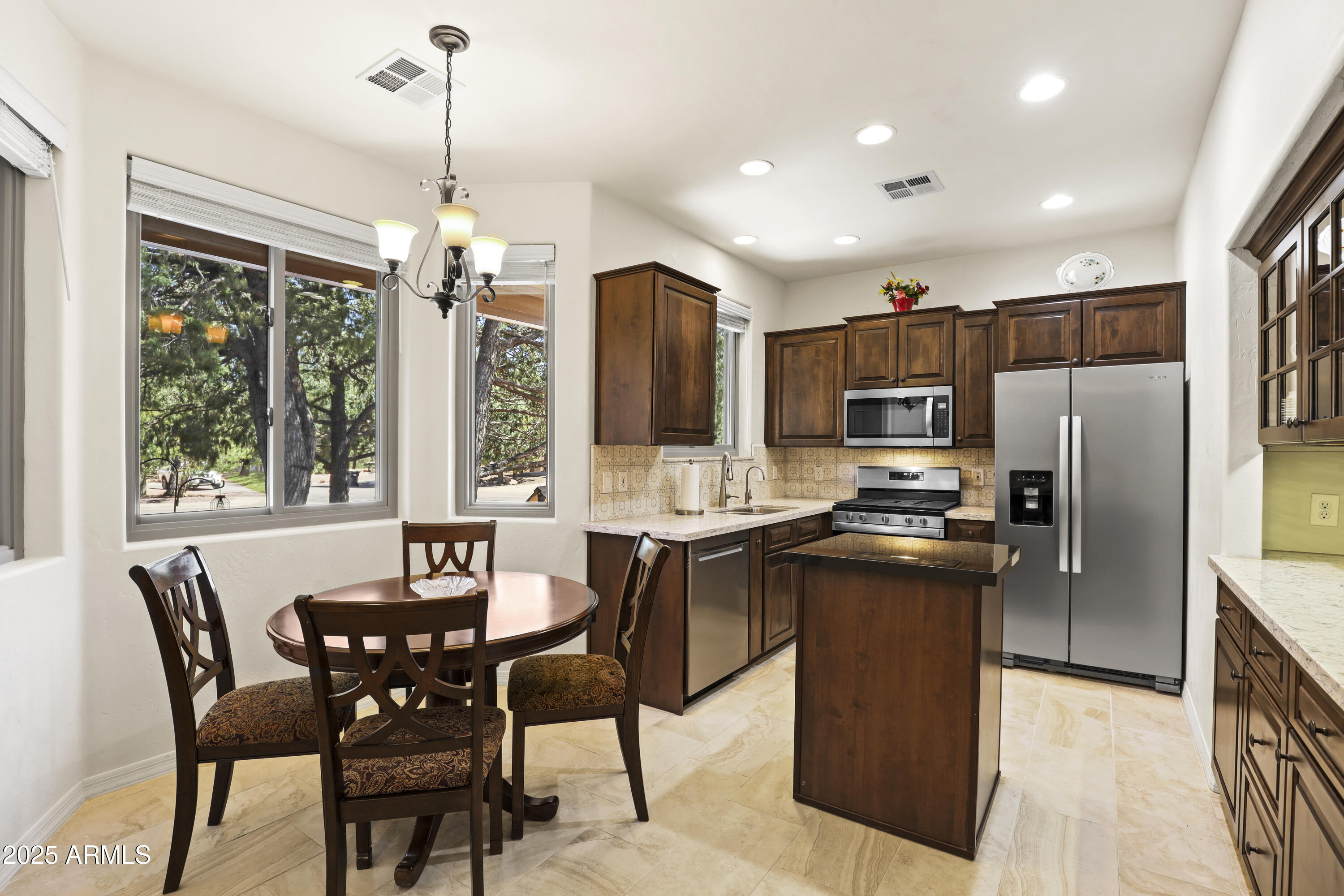 301 W CHRISTOPHER Point