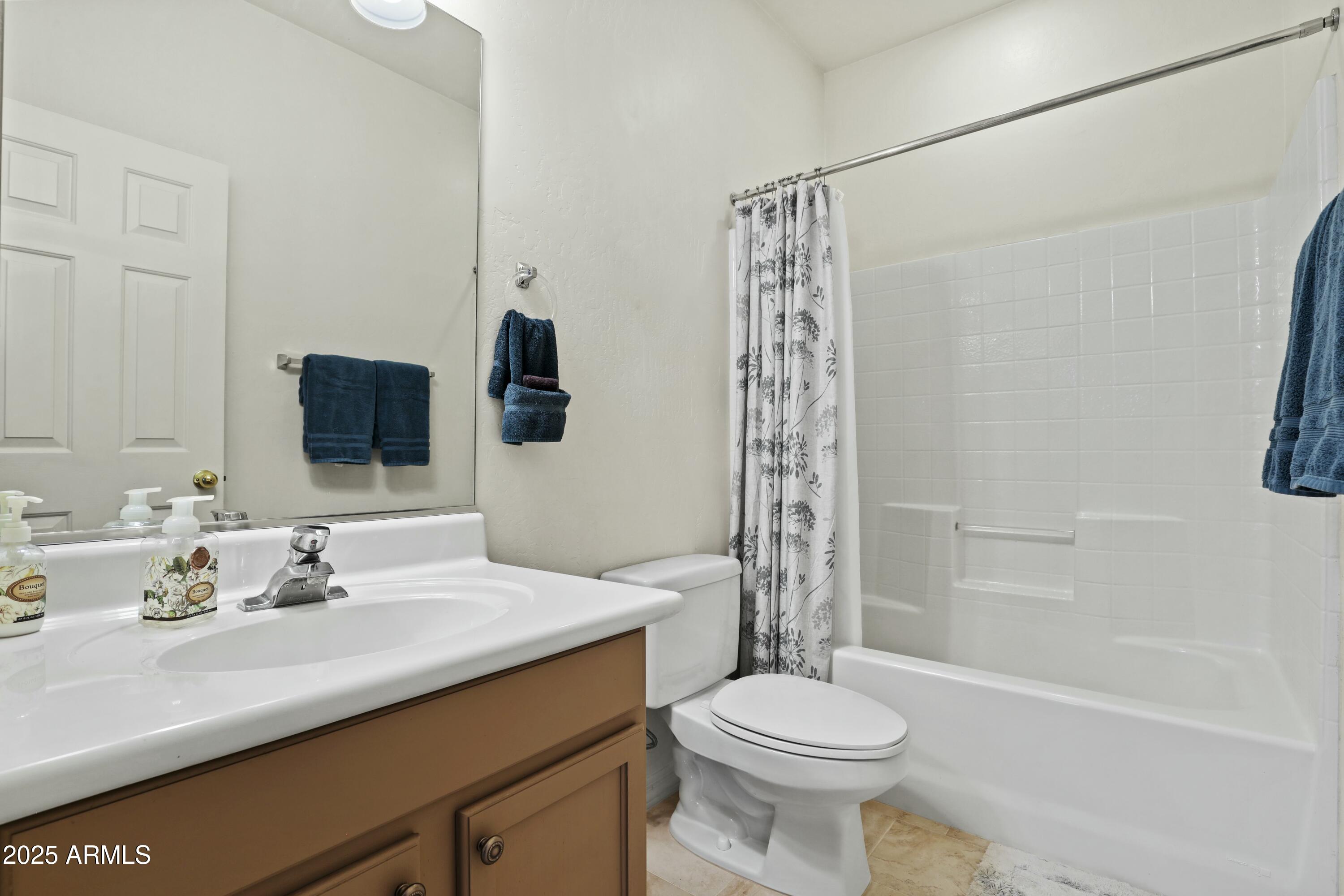 301 W CHRISTOPHER Point