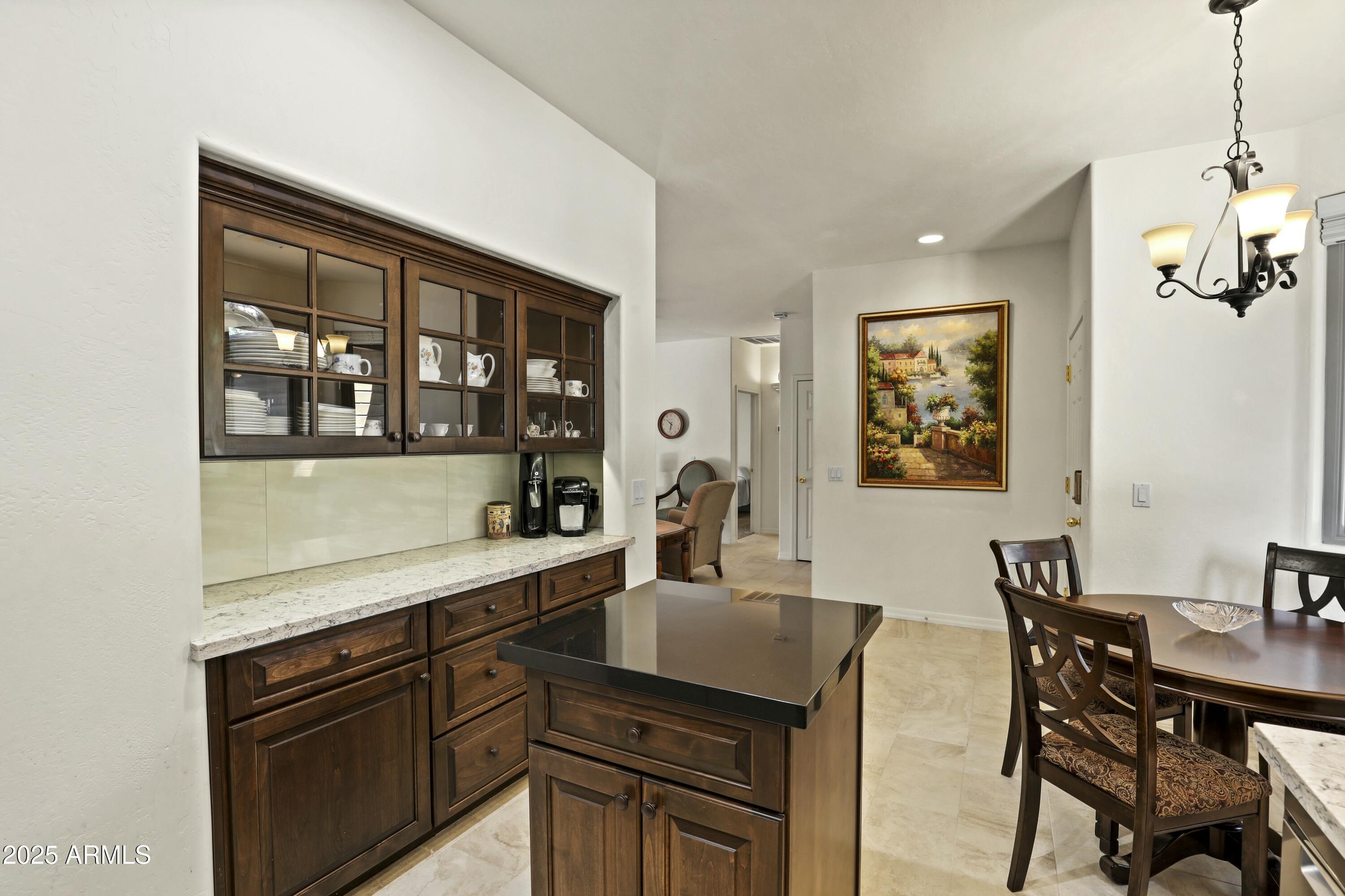 301 W CHRISTOPHER Point