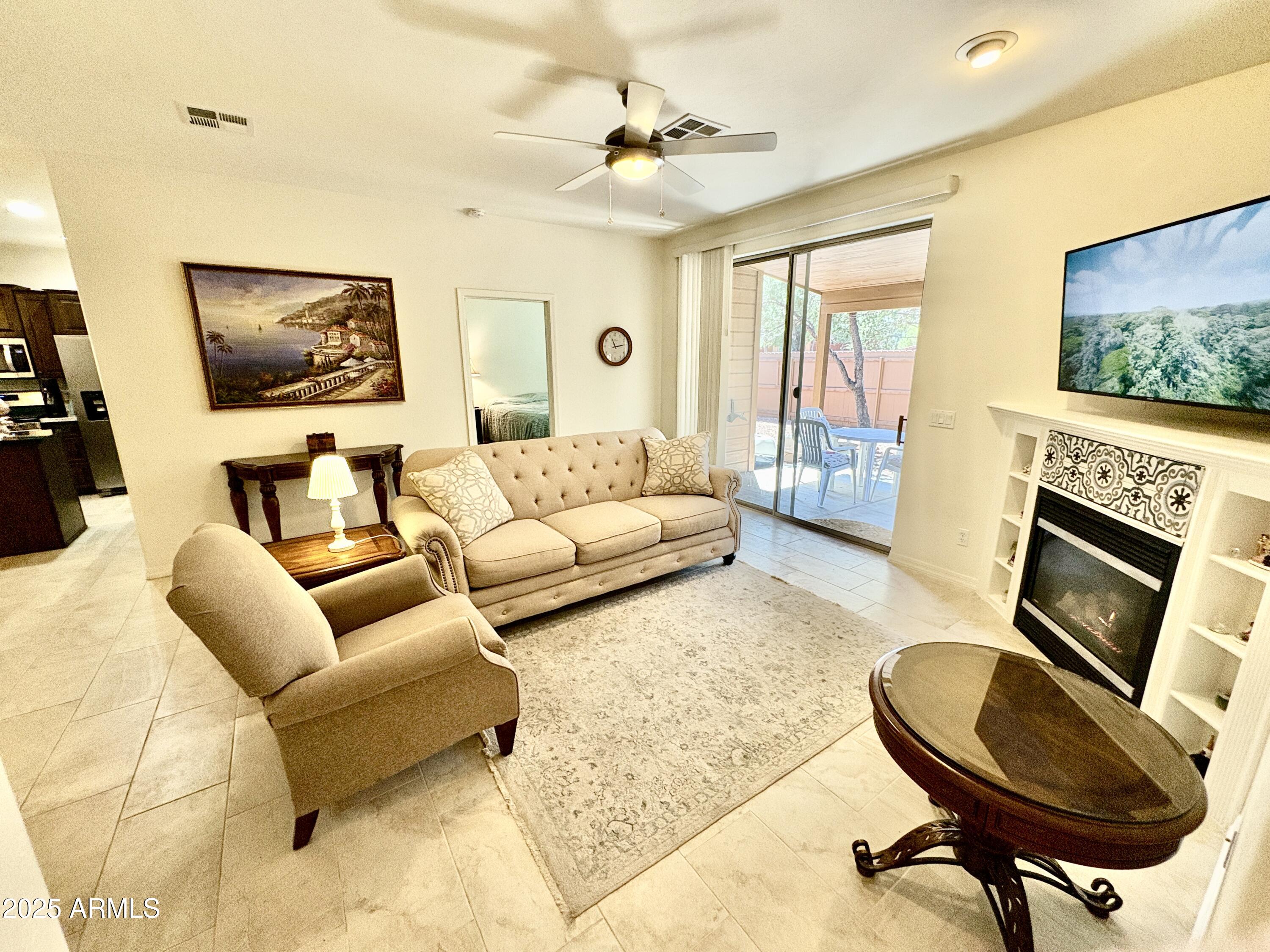301 W CHRISTOPHER Point