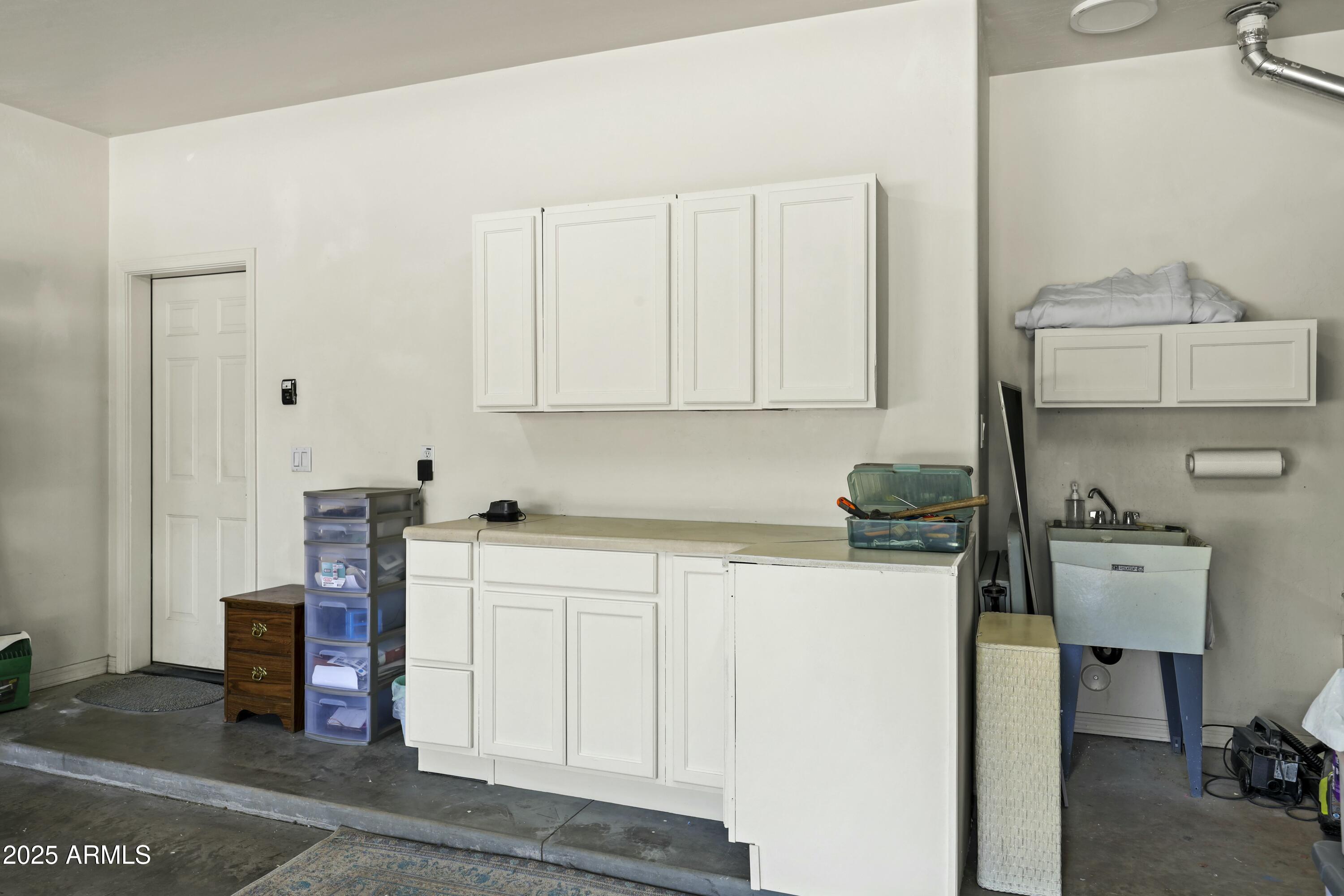 301 W CHRISTOPHER Point