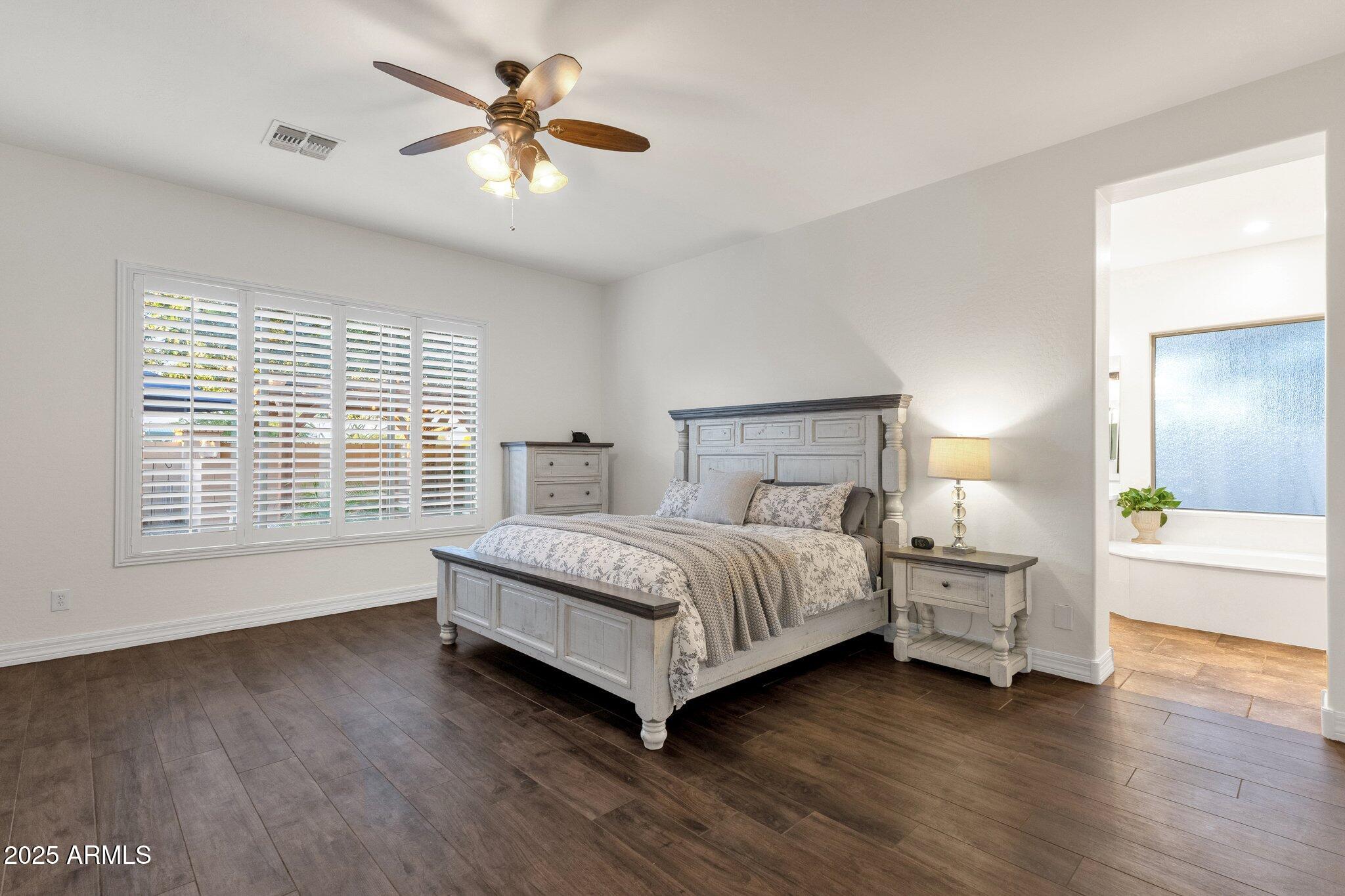 1356 E FLAMINGO Court