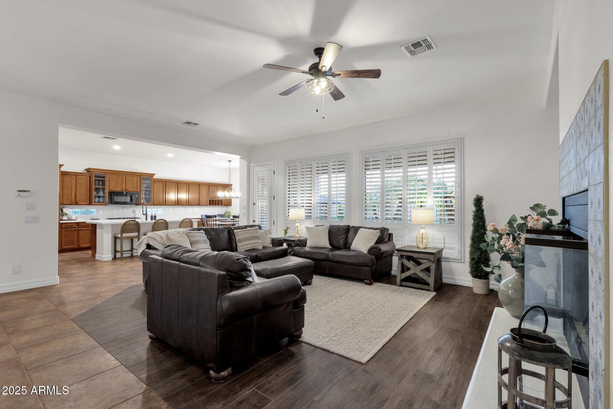 1356 E FLAMINGO Court