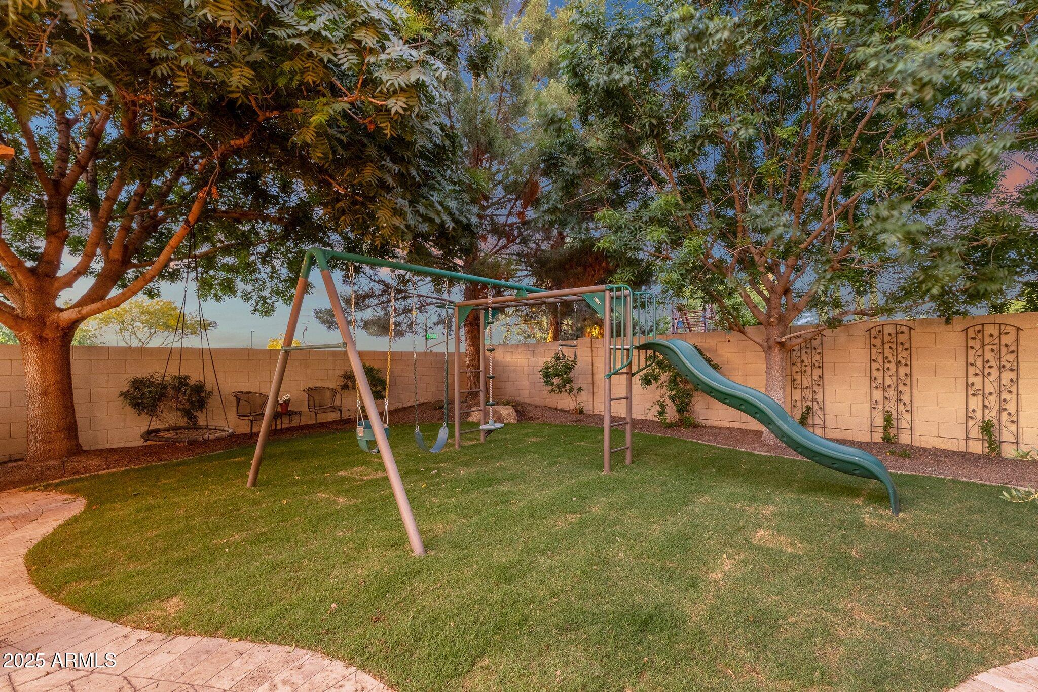 1356 E FLAMINGO Court