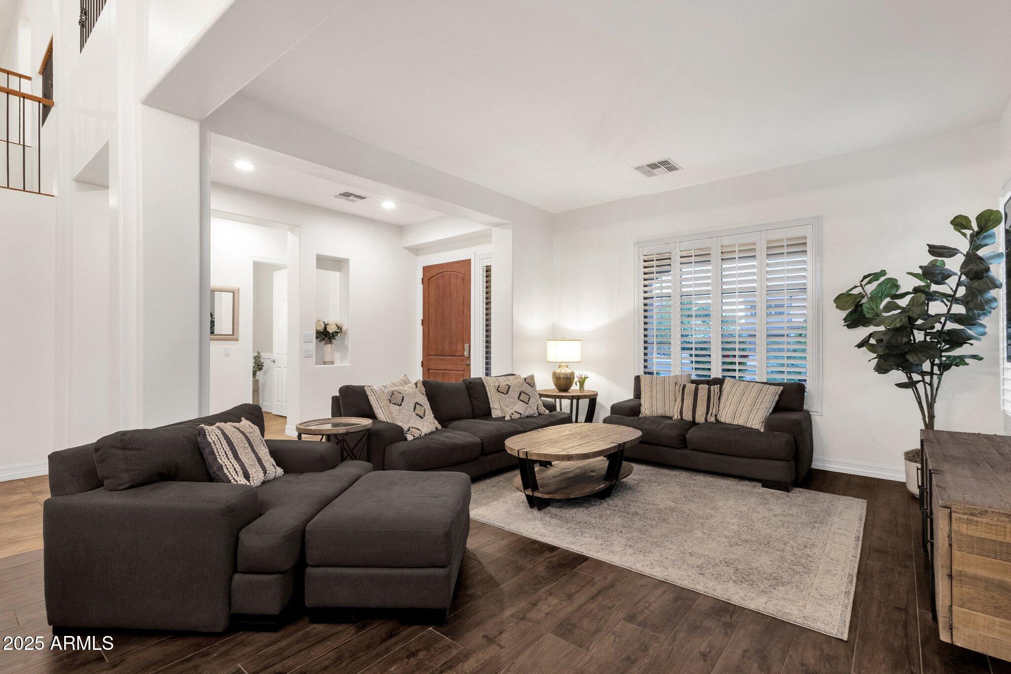 1356 E FLAMINGO Court