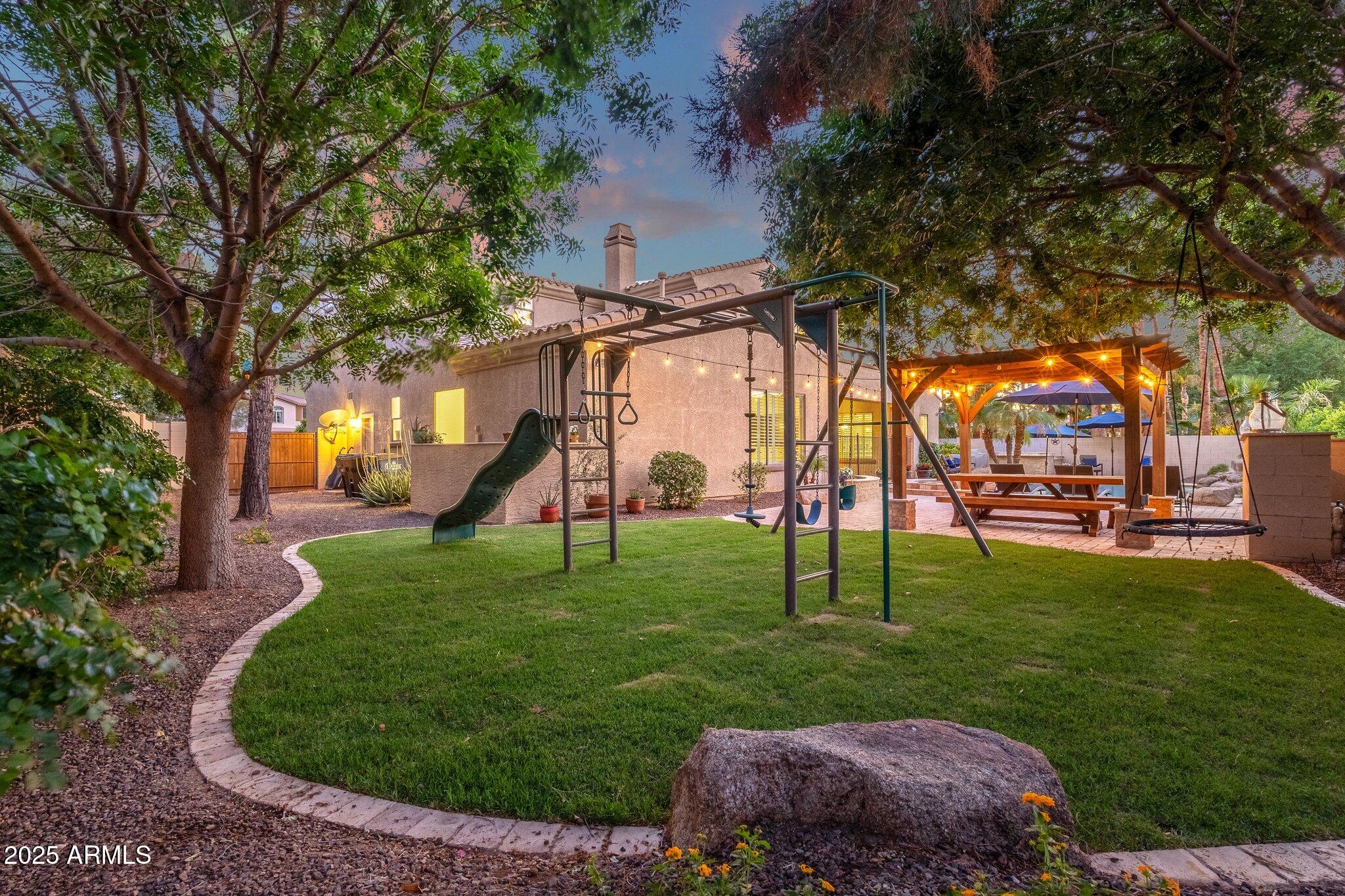 1356 E FLAMINGO Court