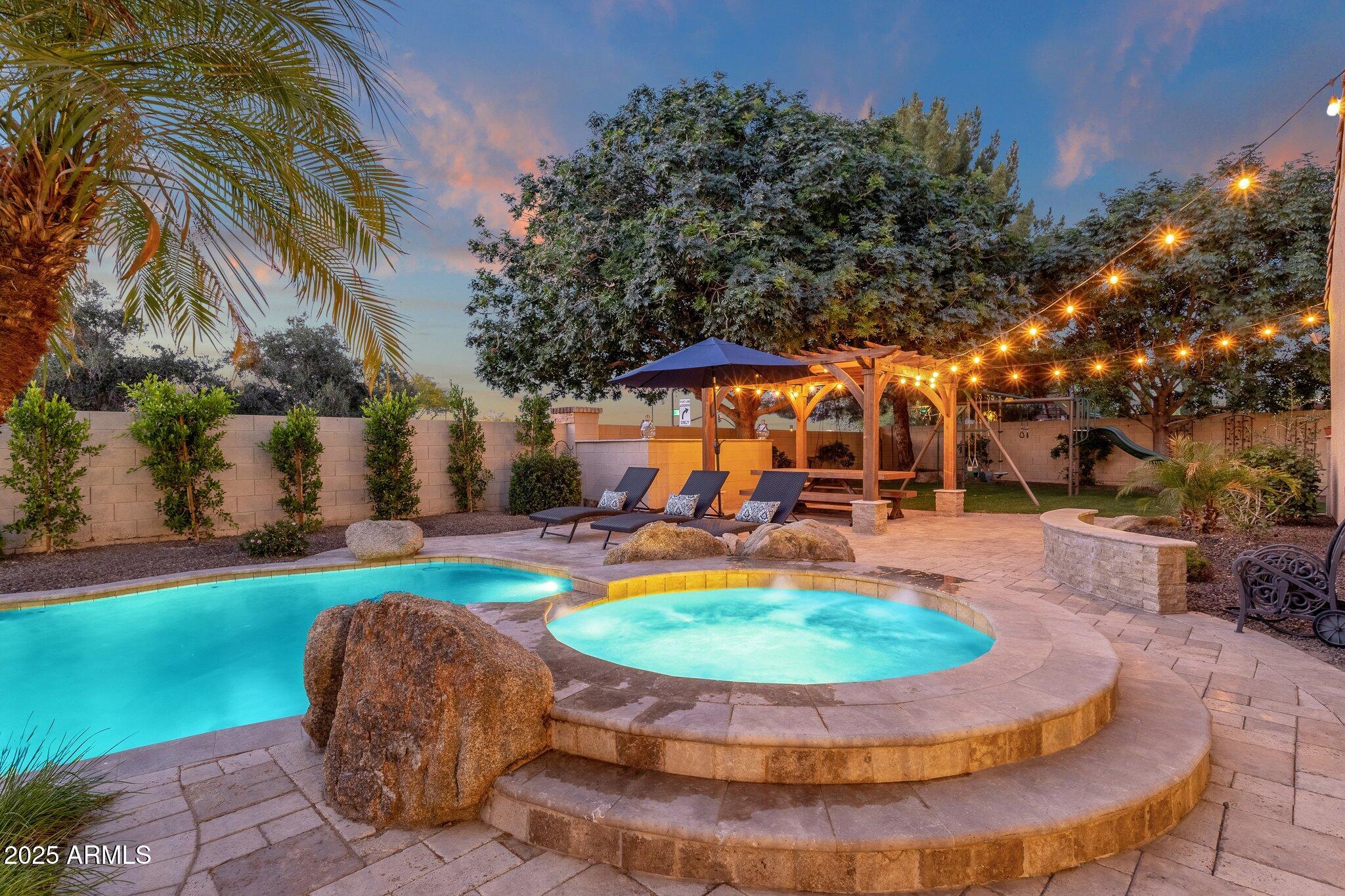 1356 E FLAMINGO Court