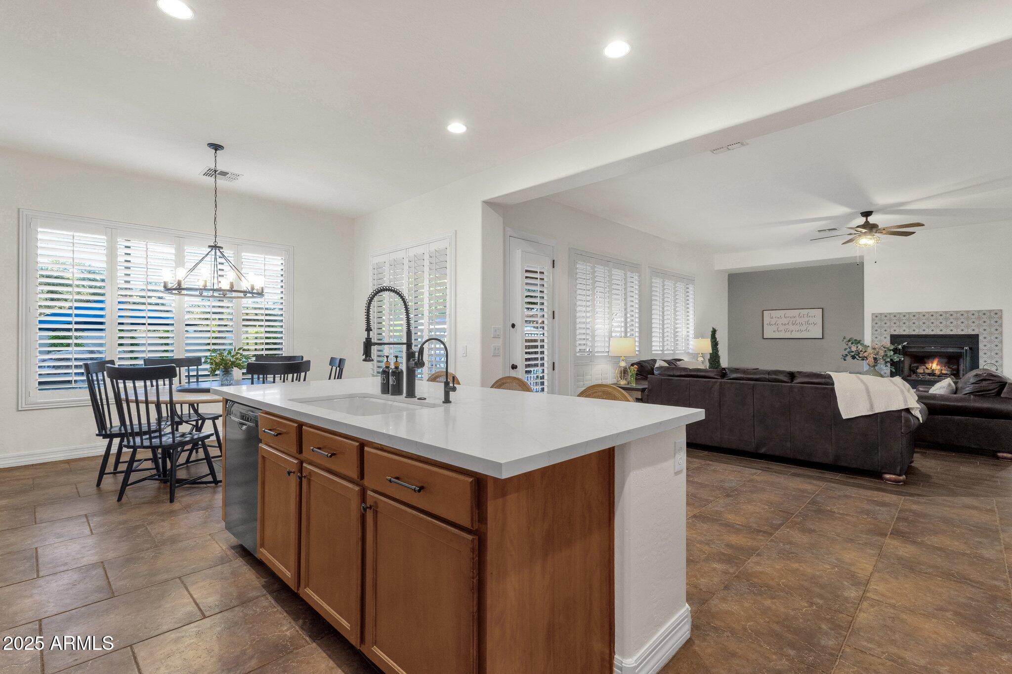 1356 E FLAMINGO Court