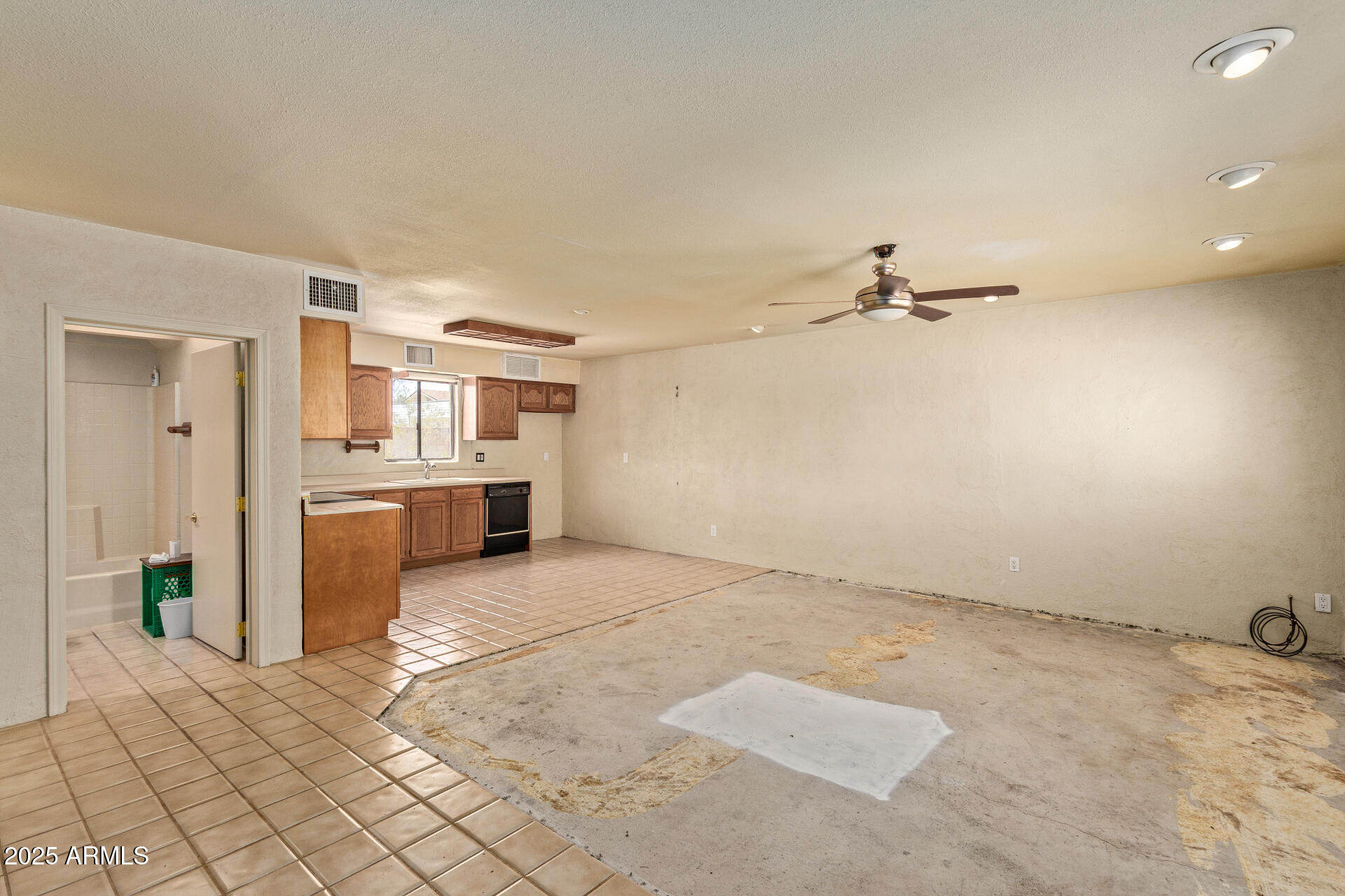 2131 E ROSE GARDEN Lane