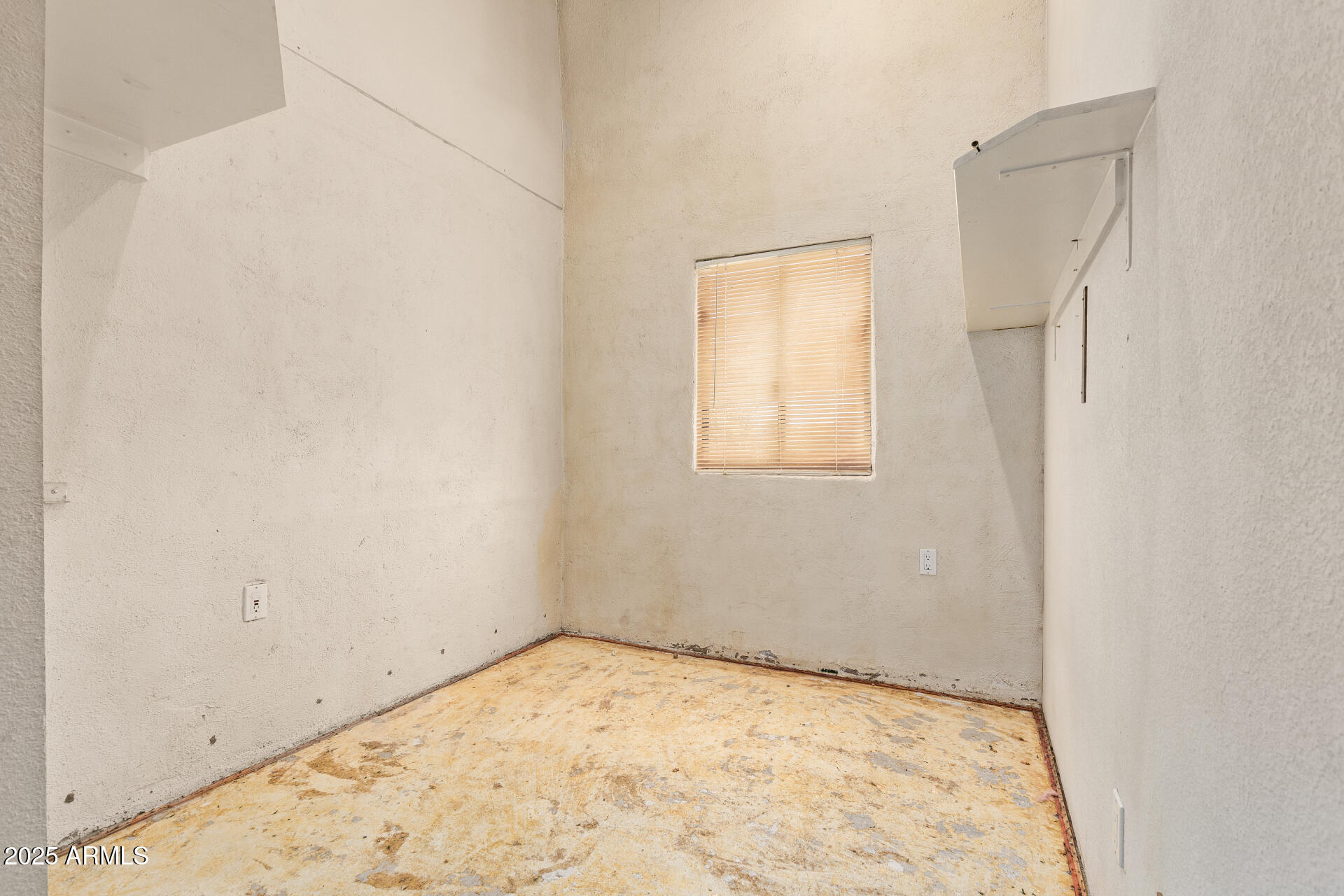 2131 E ROSE GARDEN Lane