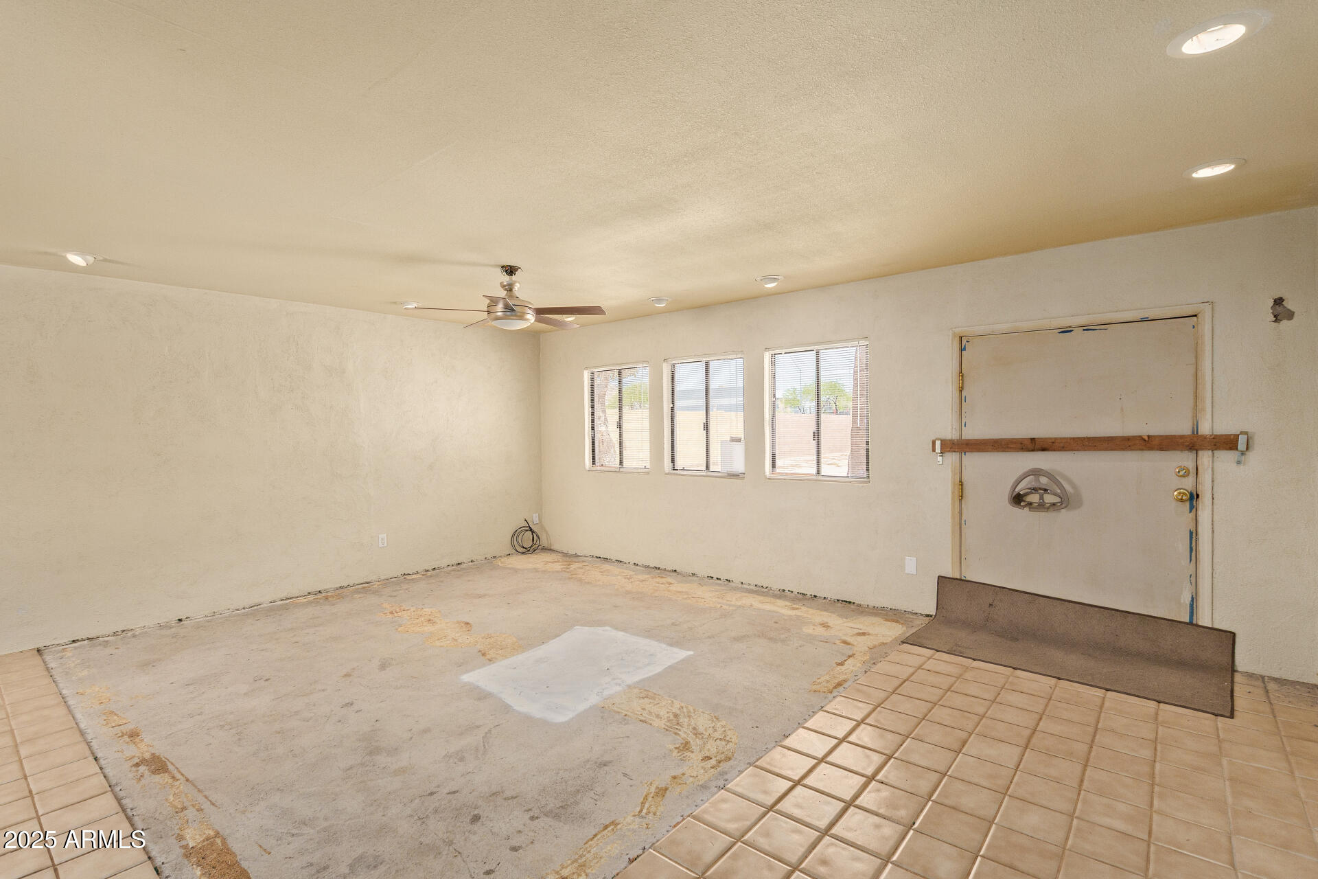 2131 E ROSE GARDEN Lane