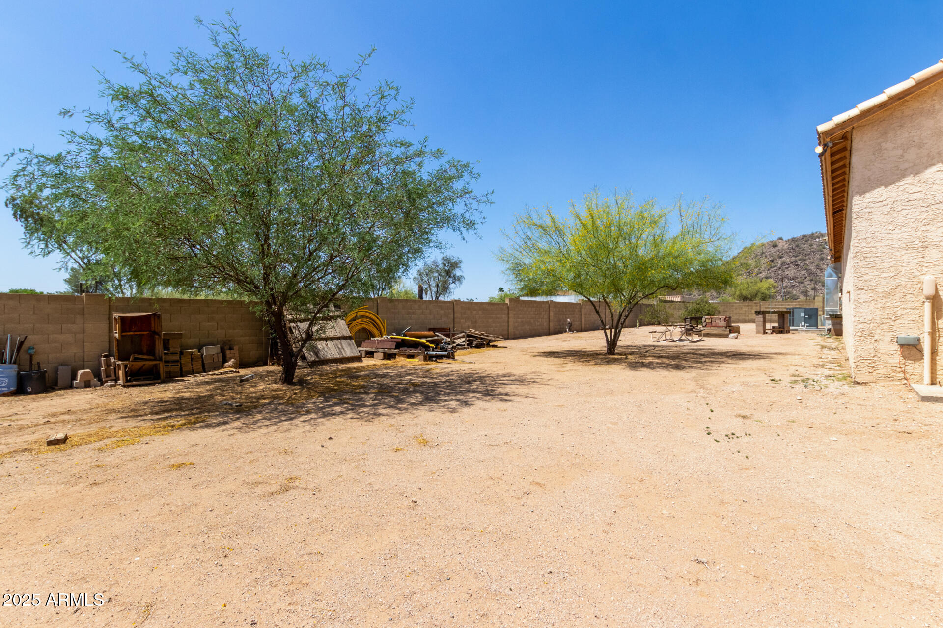 2131 E ROSE GARDEN Lane