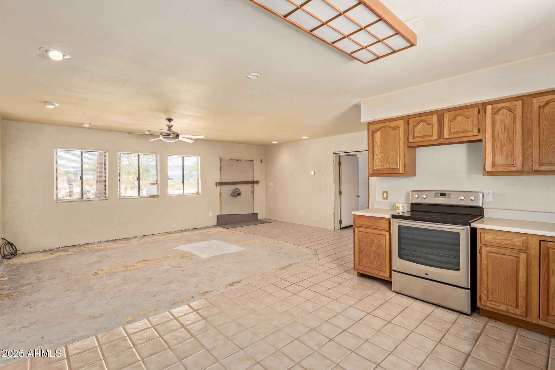 2131 E ROSE GARDEN Lane