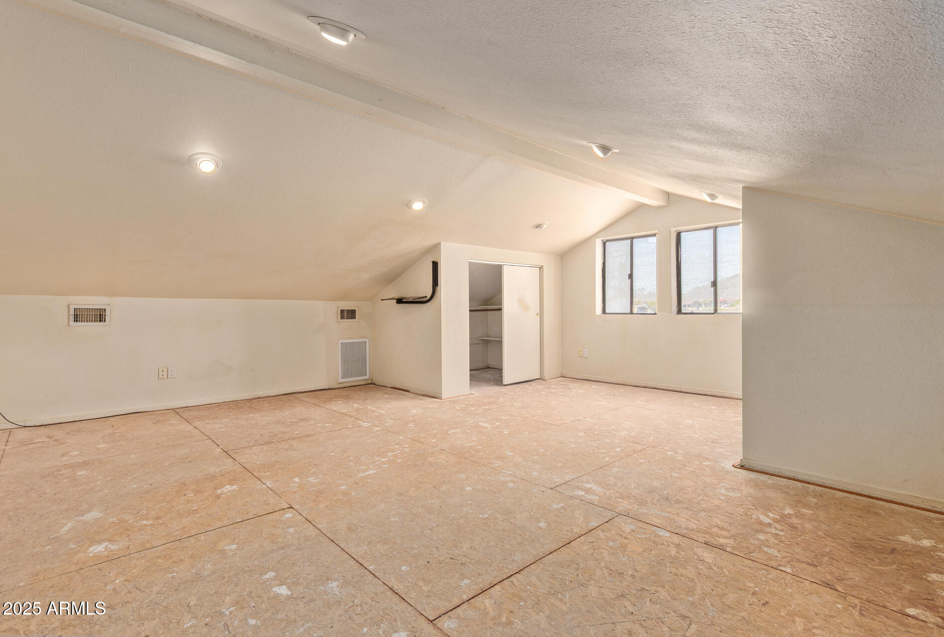 2131 E ROSE GARDEN Lane