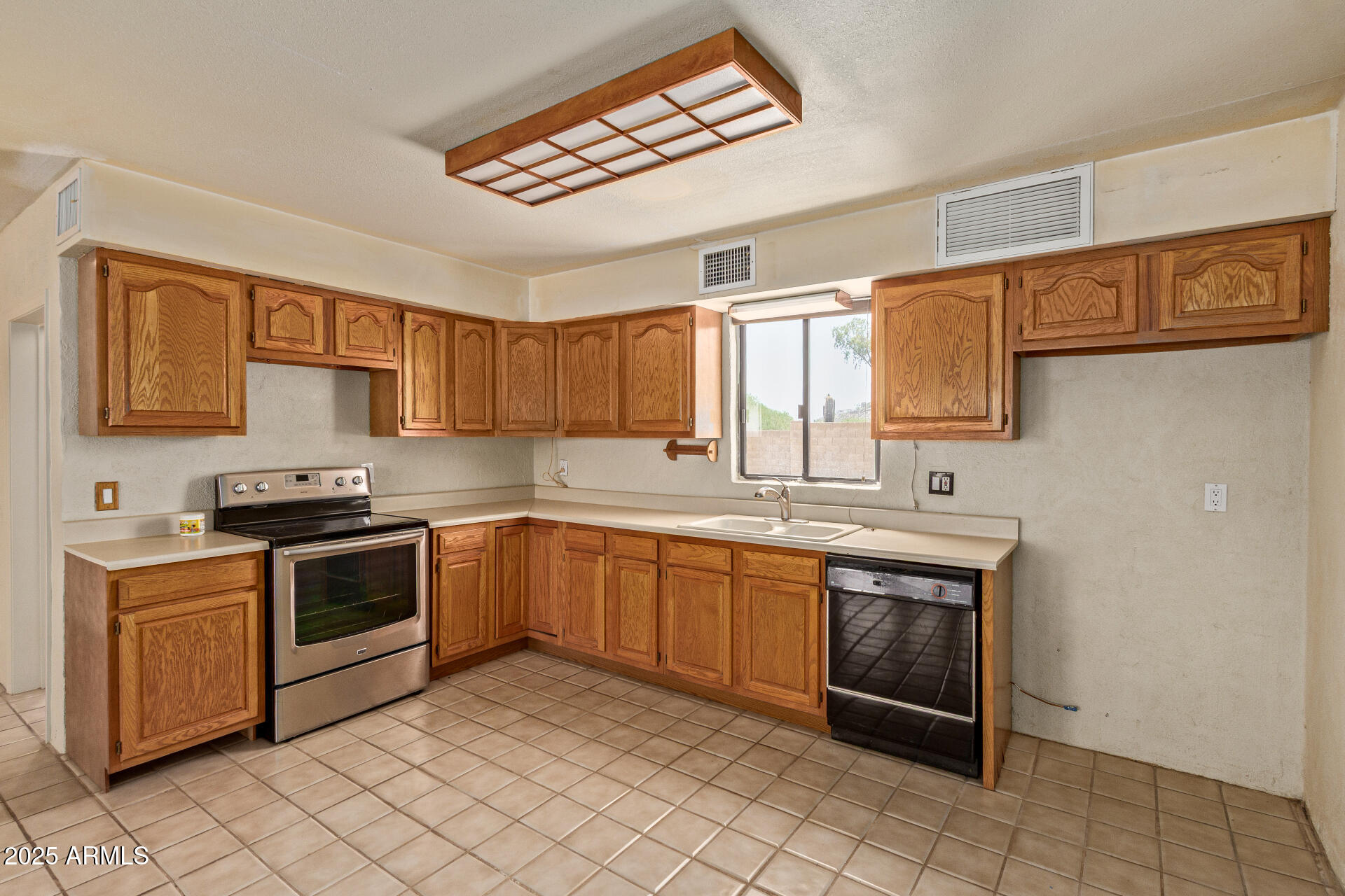 2131 E ROSE GARDEN Lane