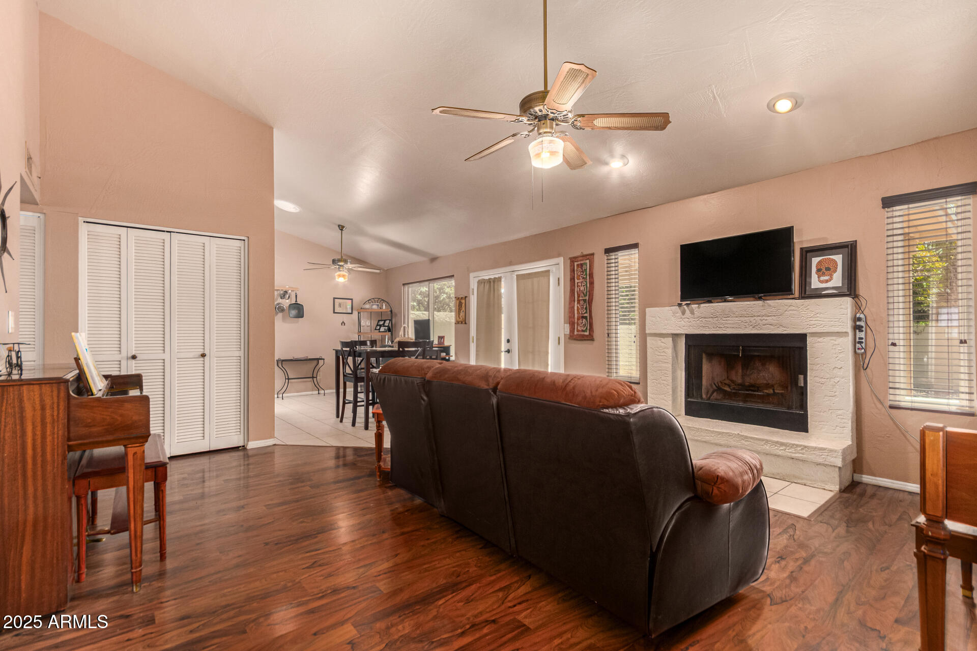 1382 N TAMARISK Drive