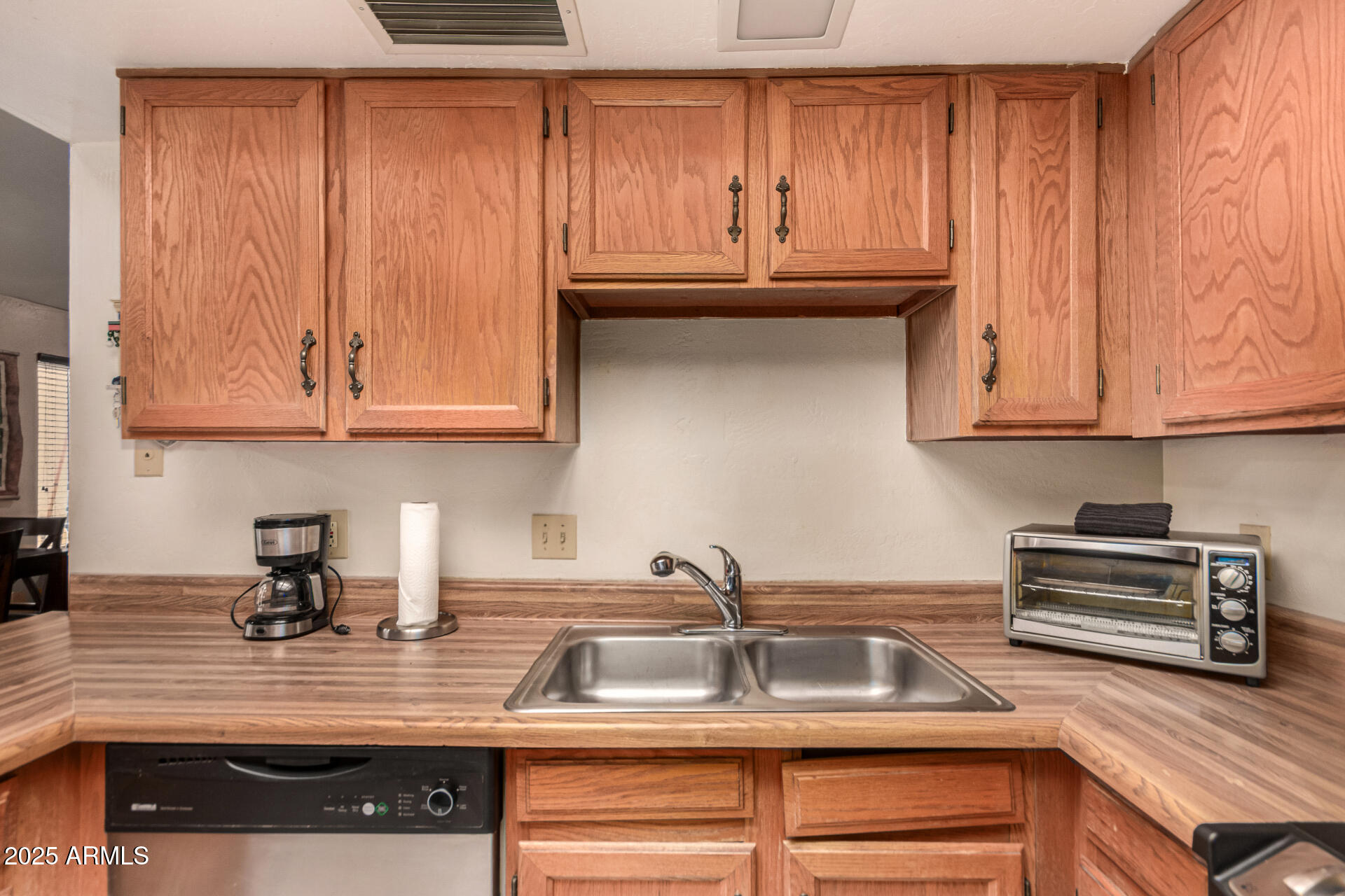 1382 N TAMARISK Drive