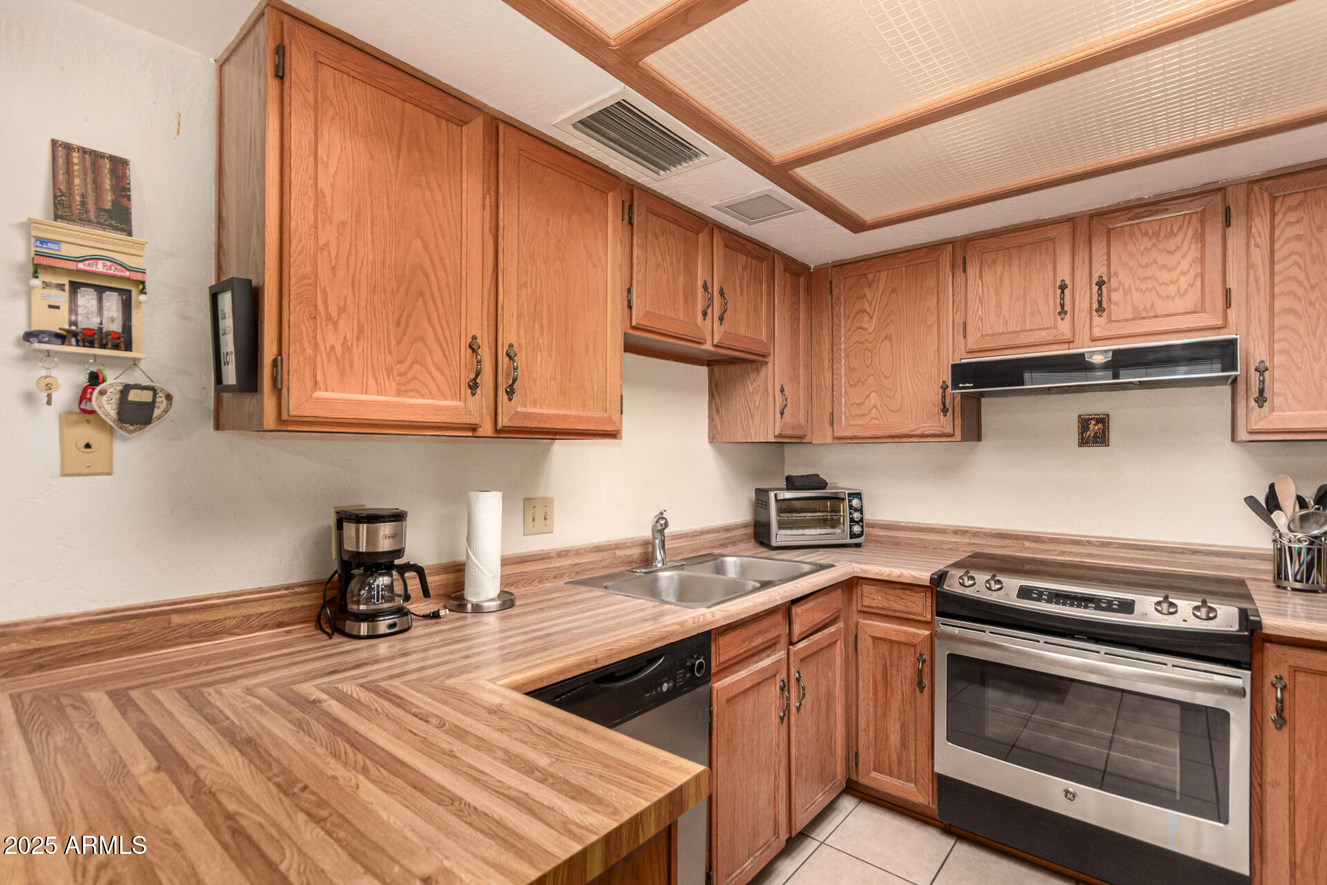 1382 N TAMARISK Drive